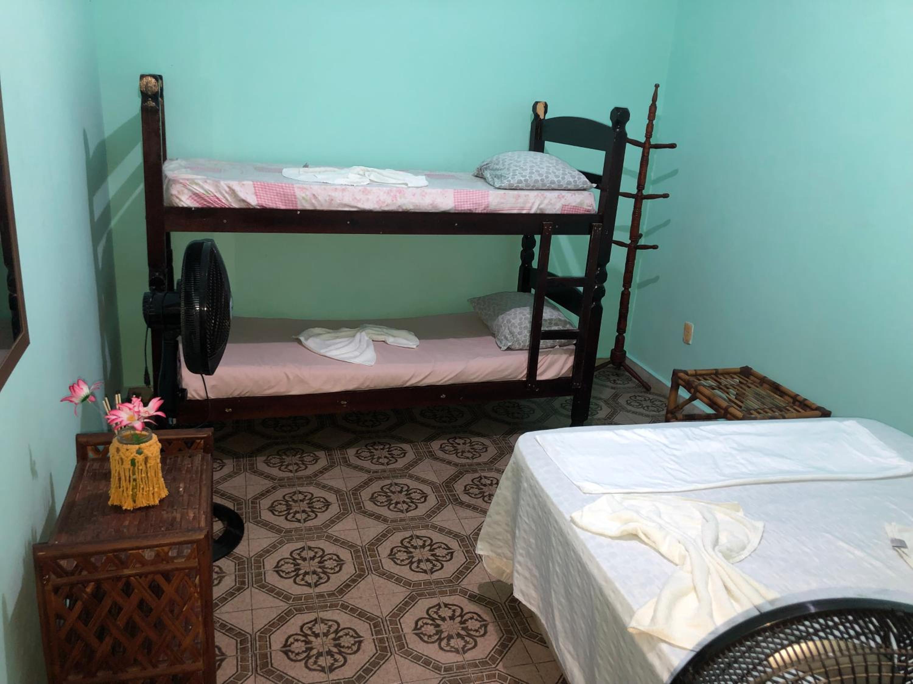 Quadruple Room with Shared Bathroom photo 3