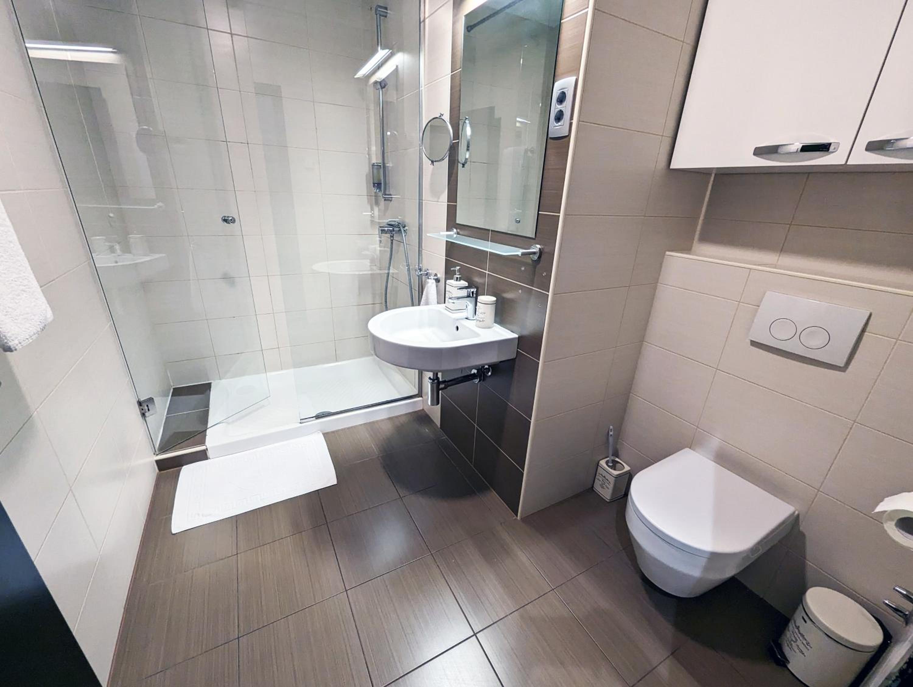 Double Room - Photo 5