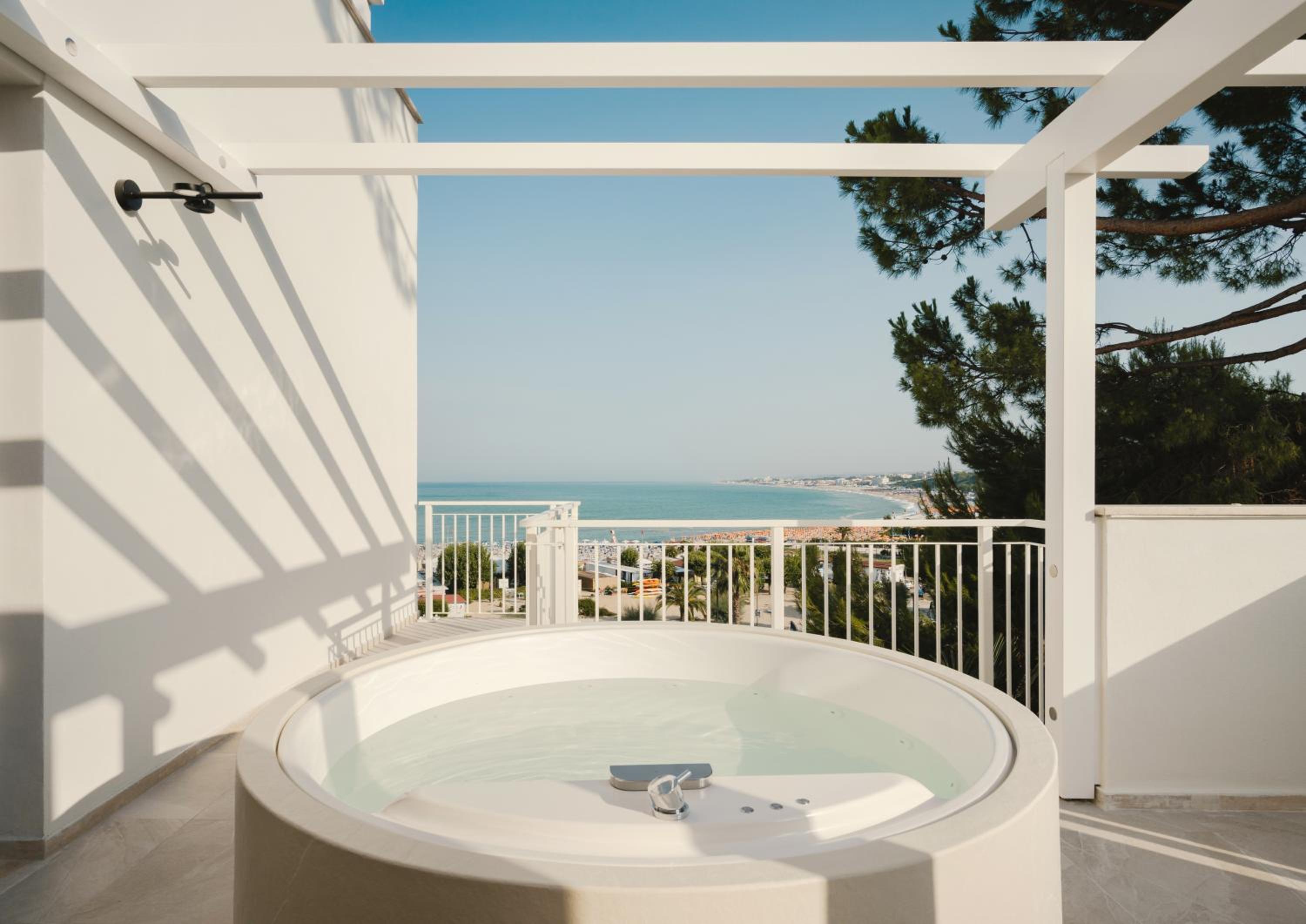 King Room with Sea View - Photo 3