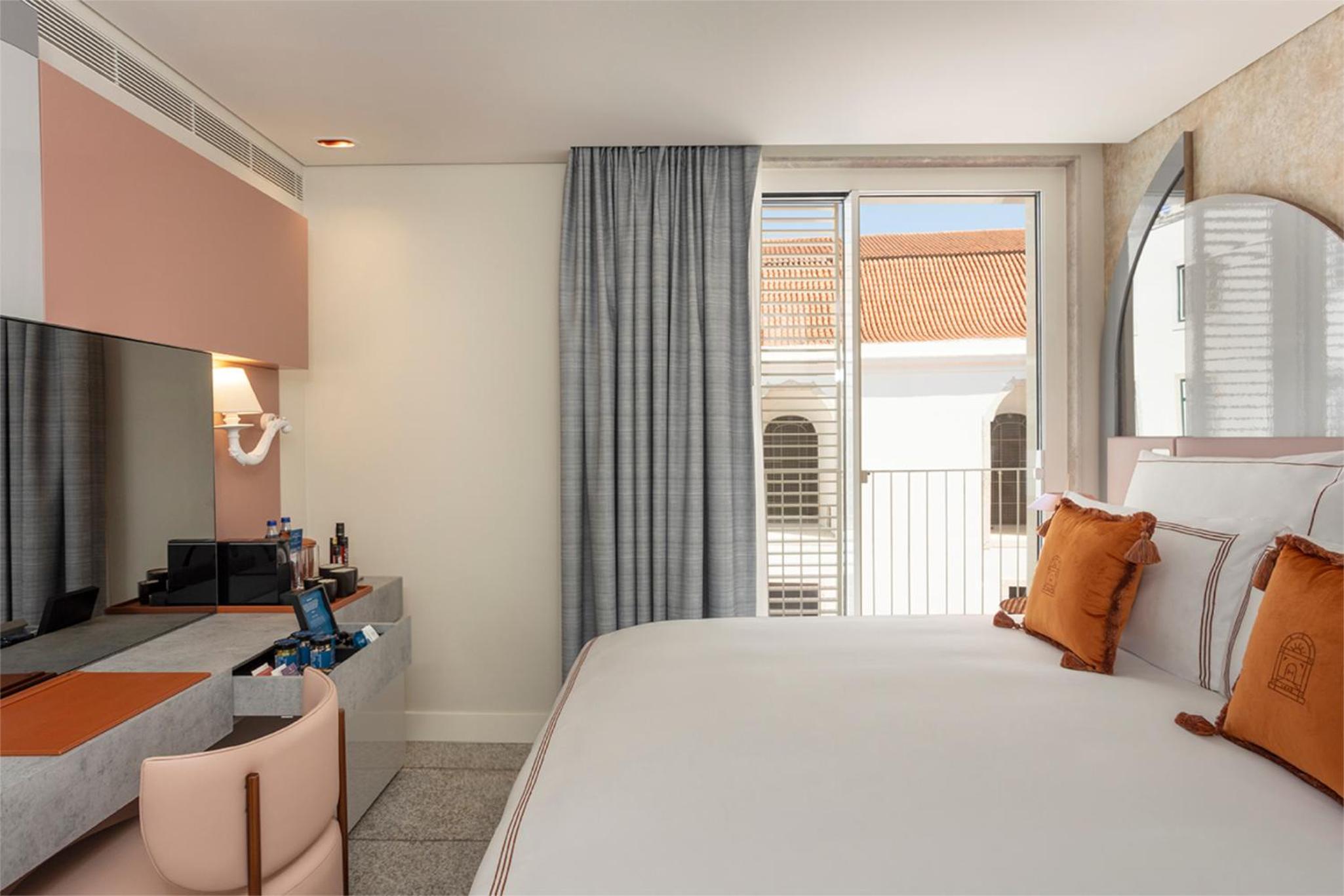 Deluxe King Room with Cloister View - Photo 1