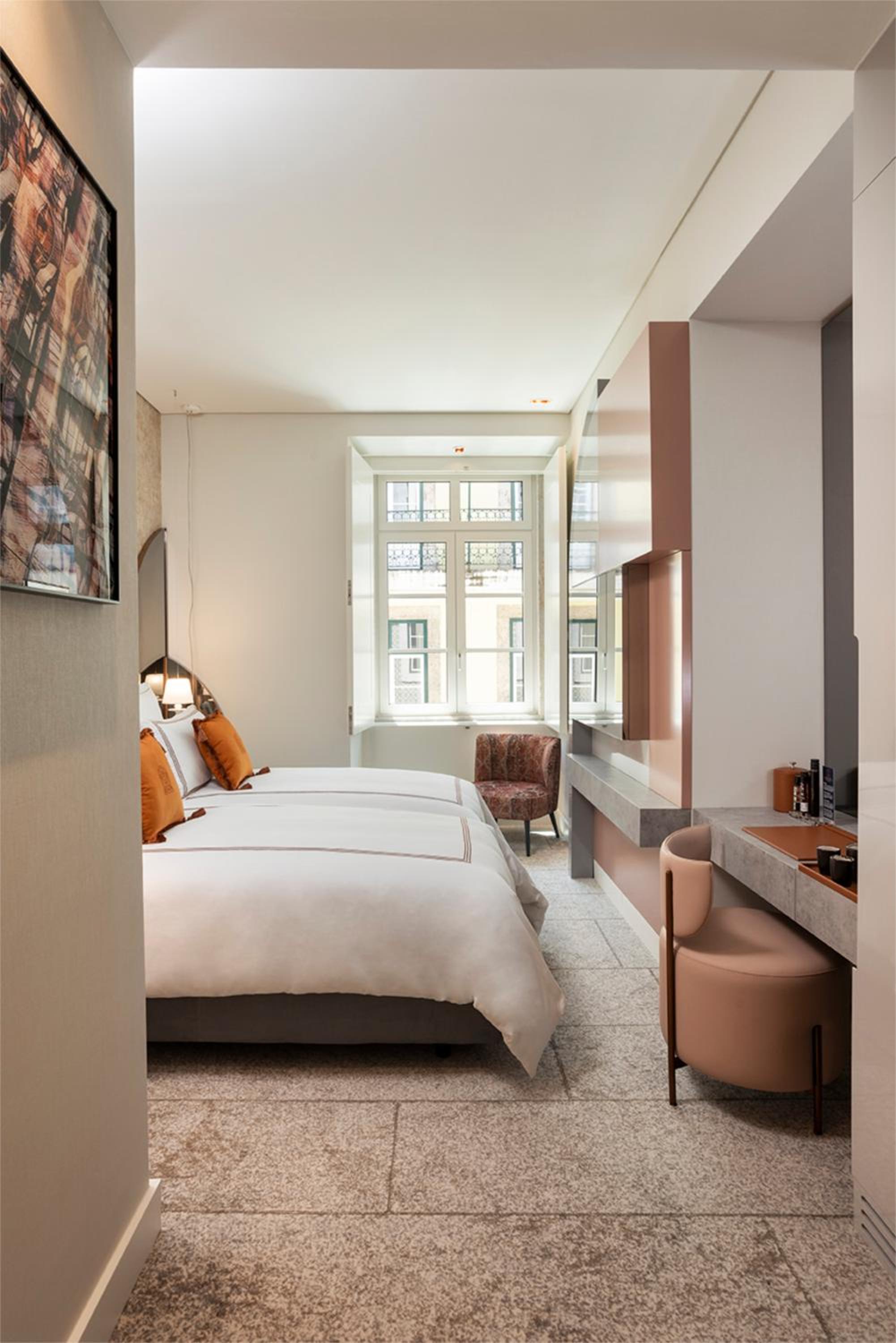 Deluxe King Room - Photo 2