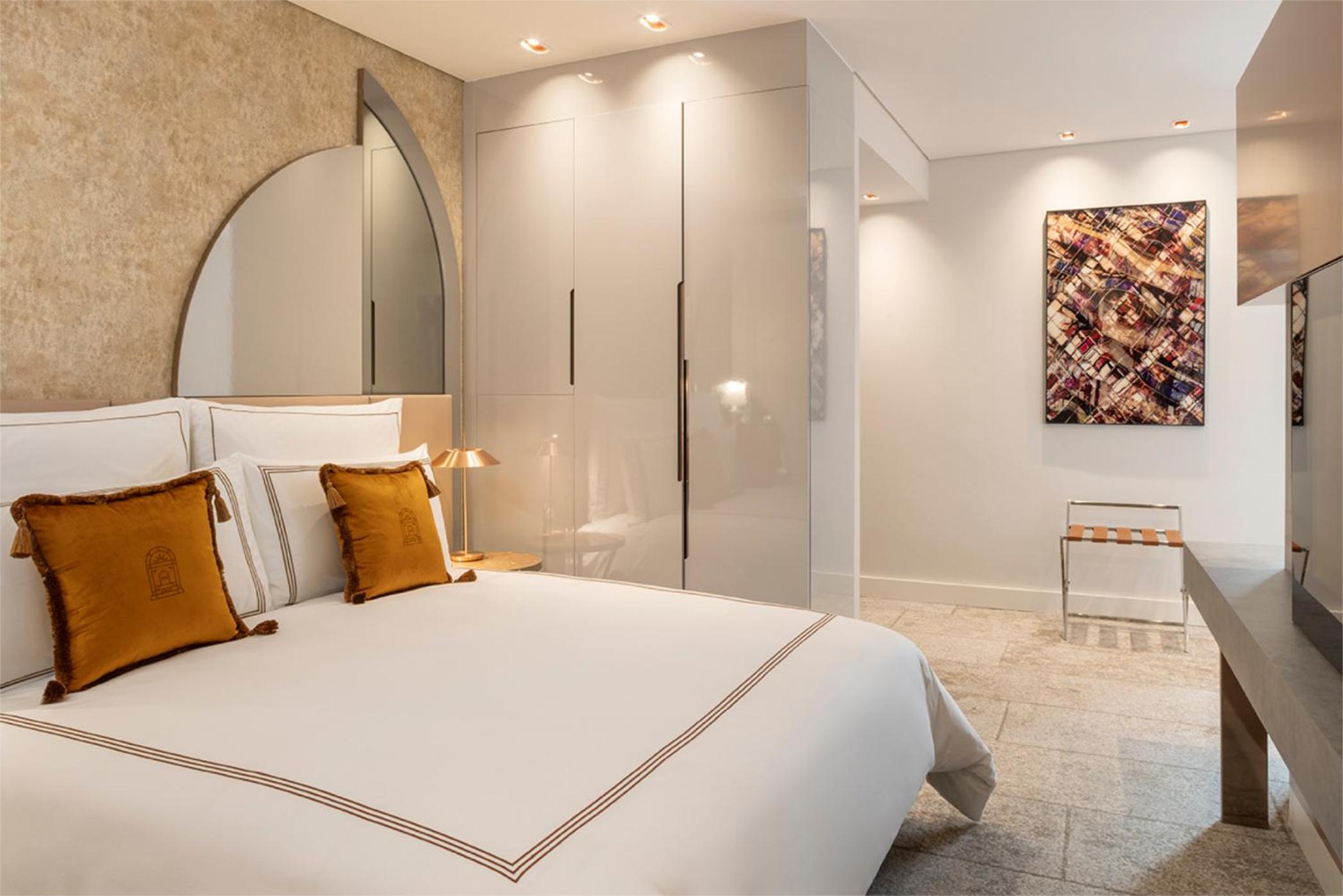 Premium King Room with Cloister View - Photo 3