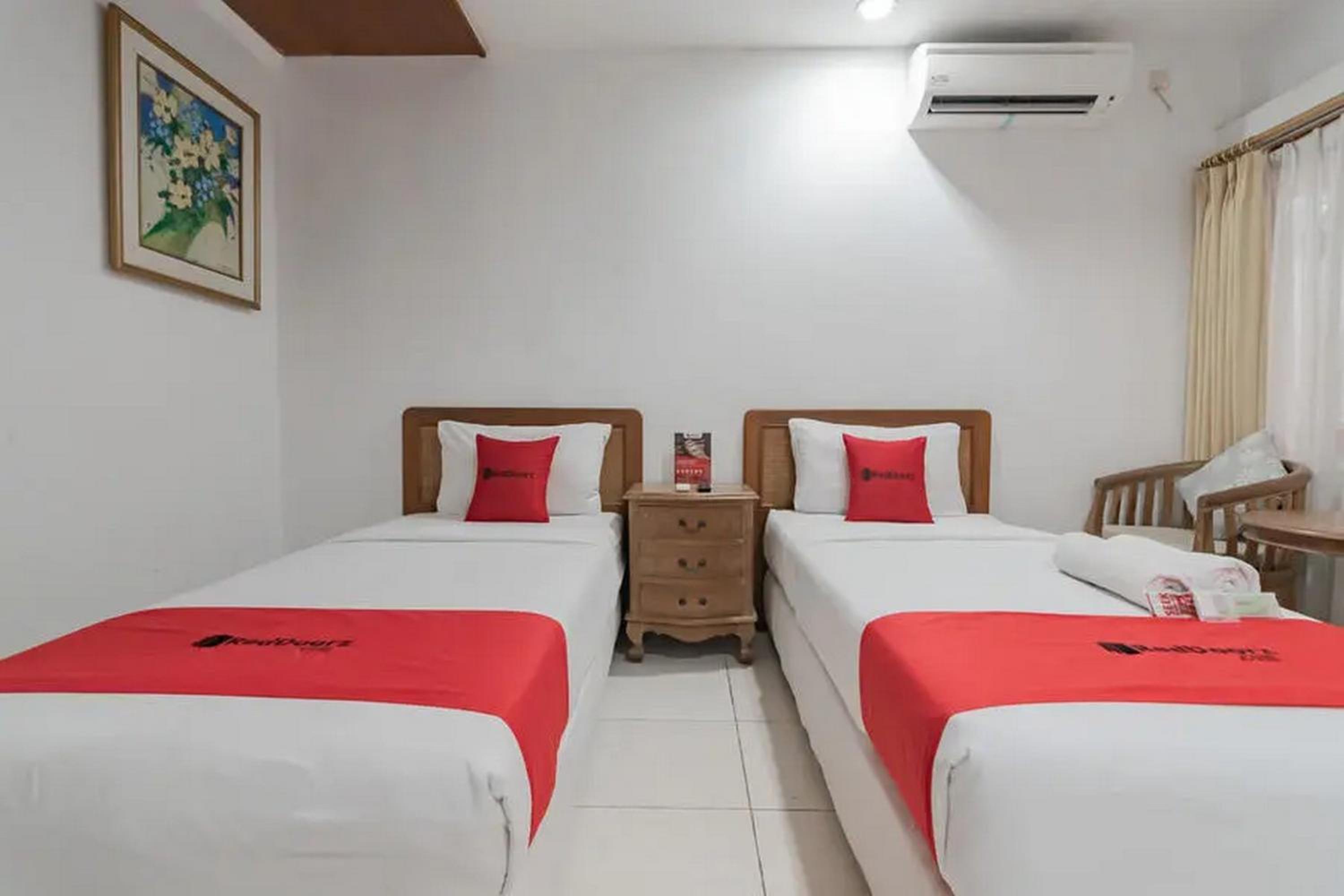 Deluxe Twin Room - Photo 11