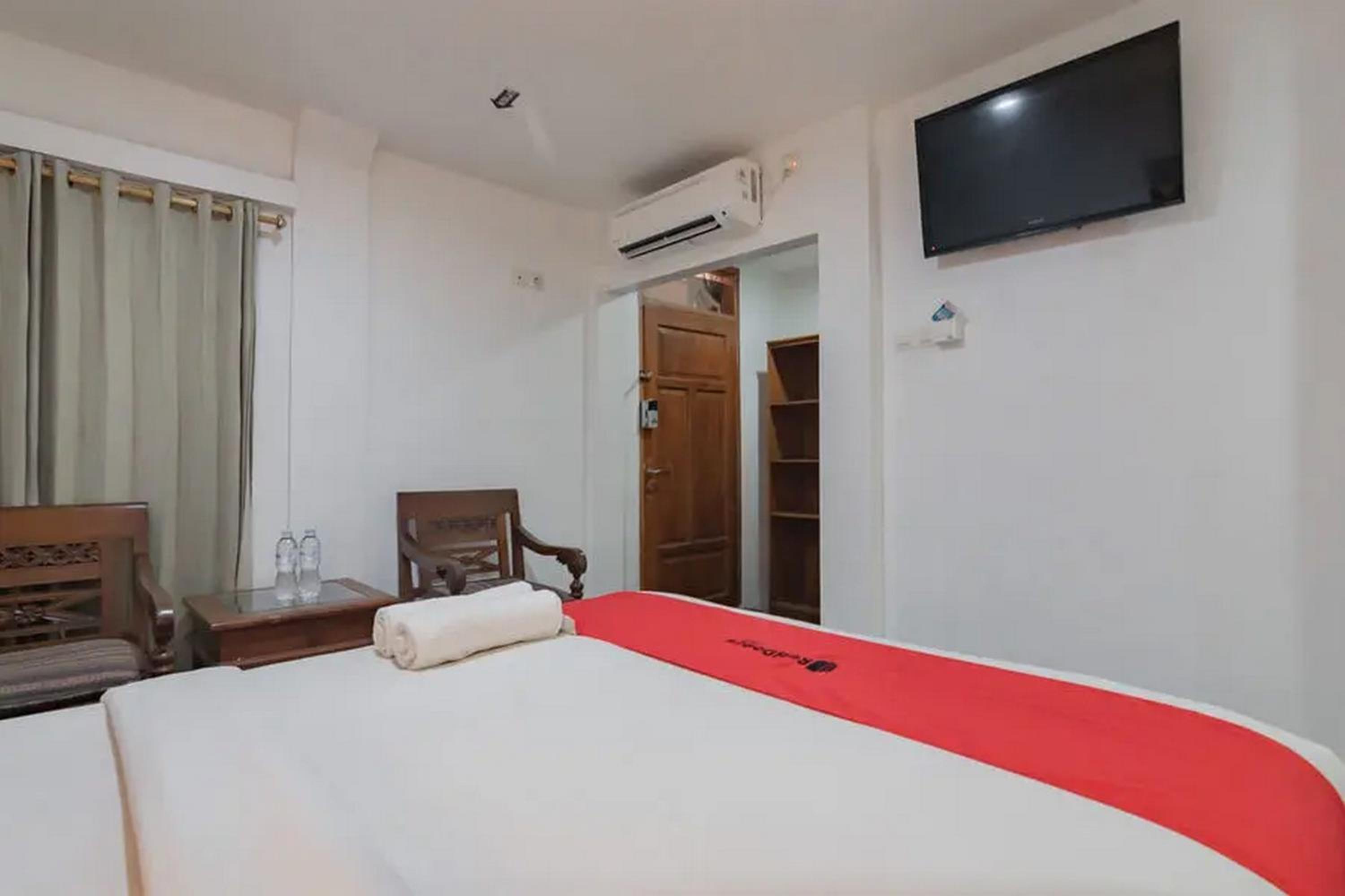 Deluxe Room - Photo 11