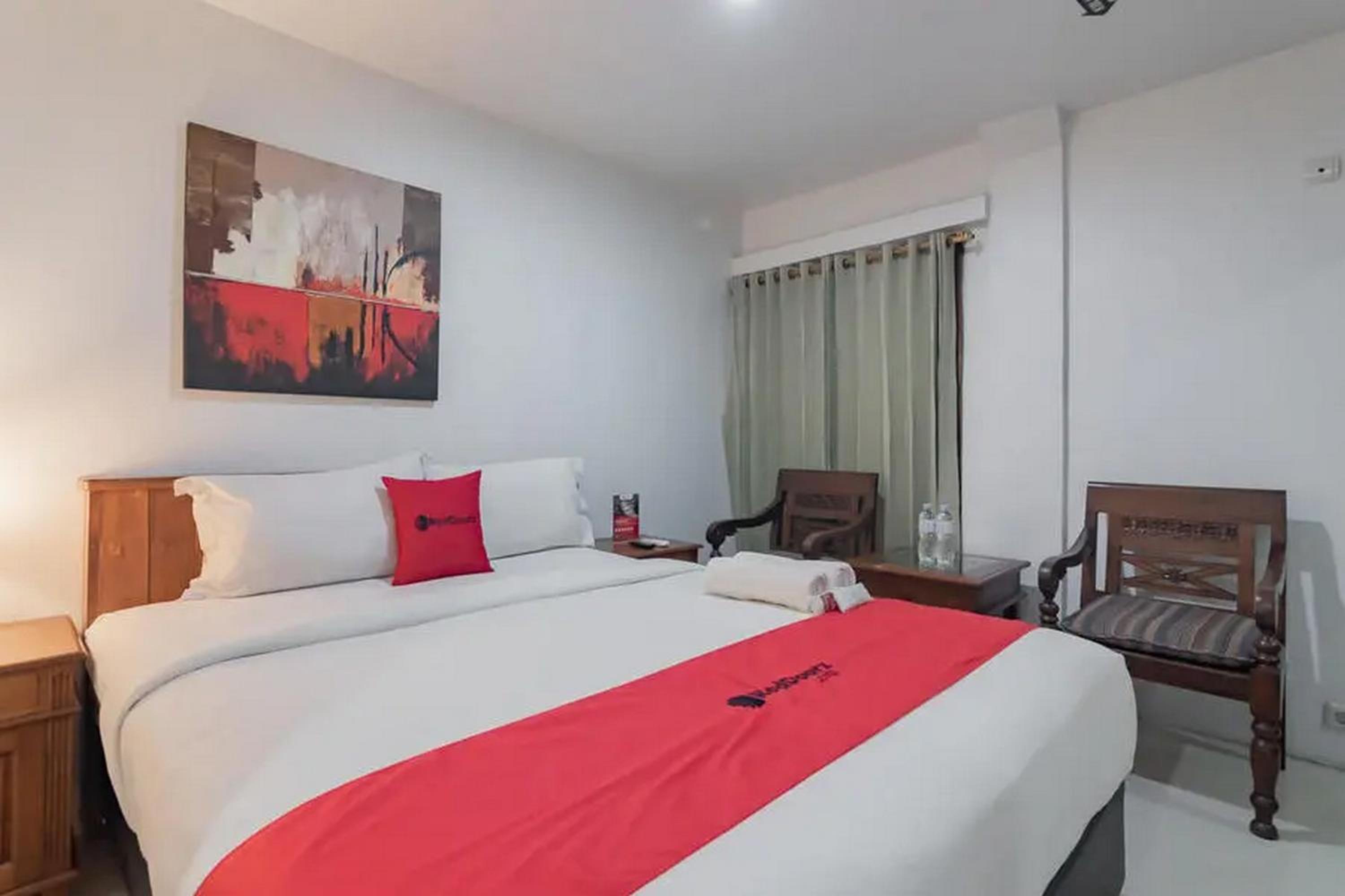 Deluxe Room - Photo 9