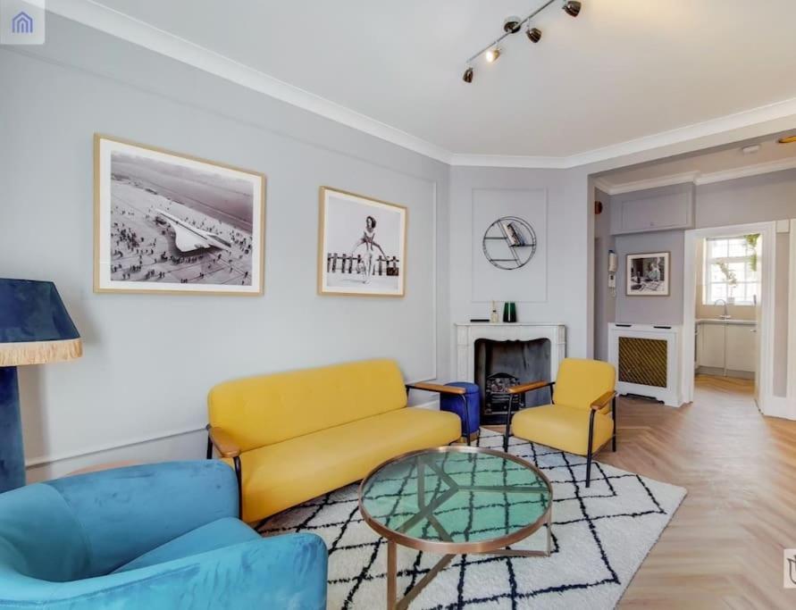 One-Bedroom Apartment with City View photo 2