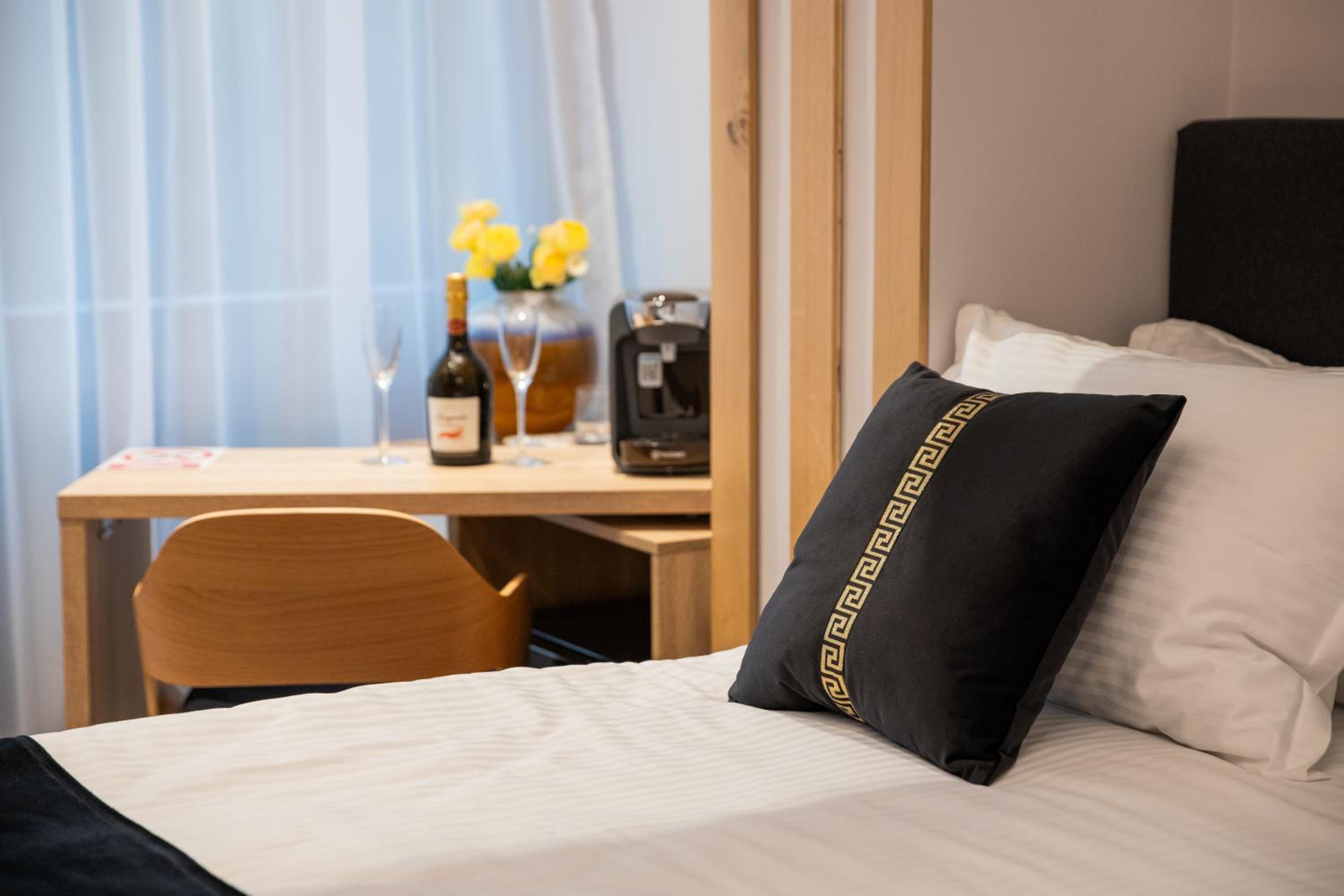 Deluxe Double Room photo 3