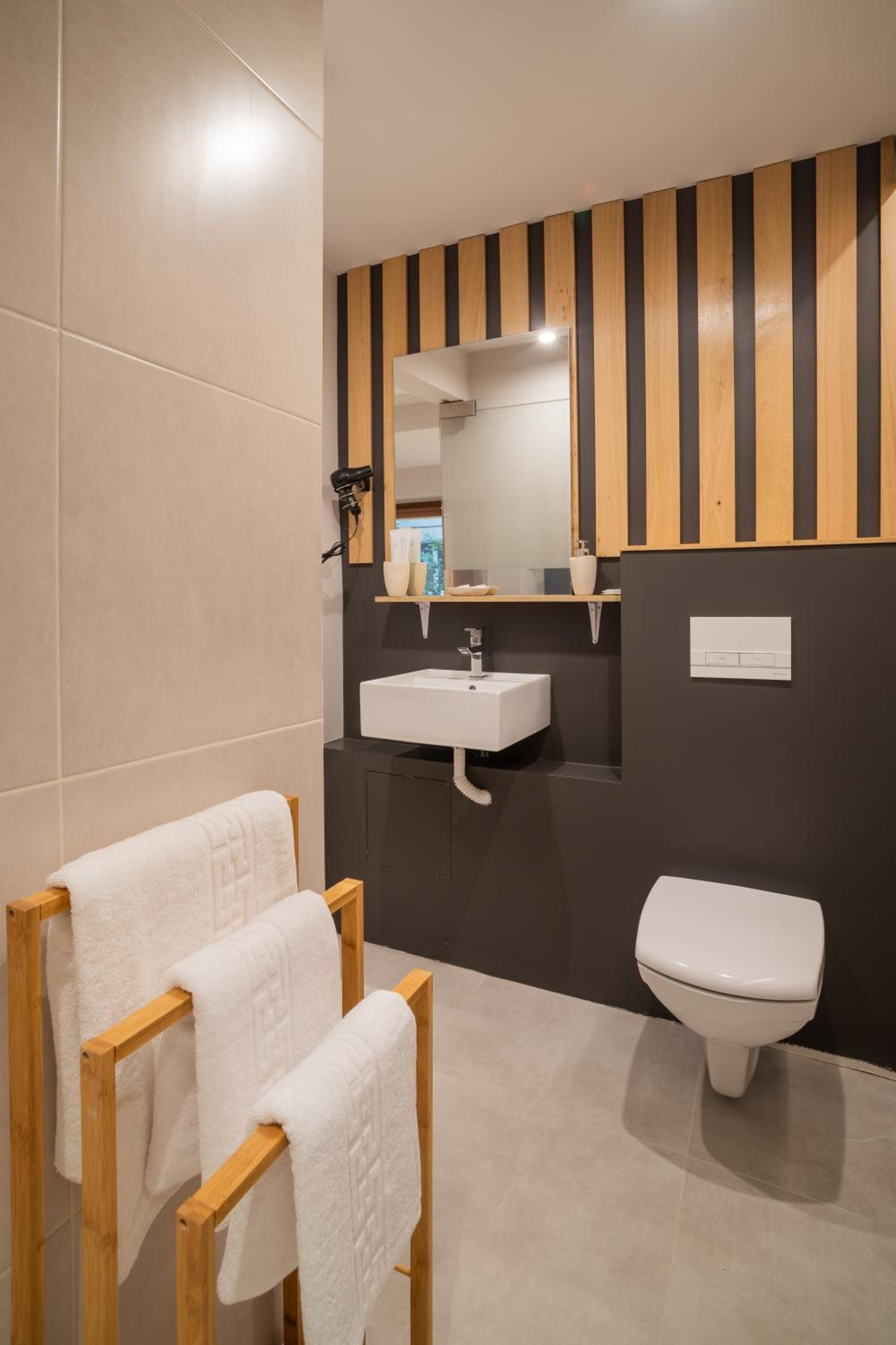 Deluxe Single Room With Balcony photo 3