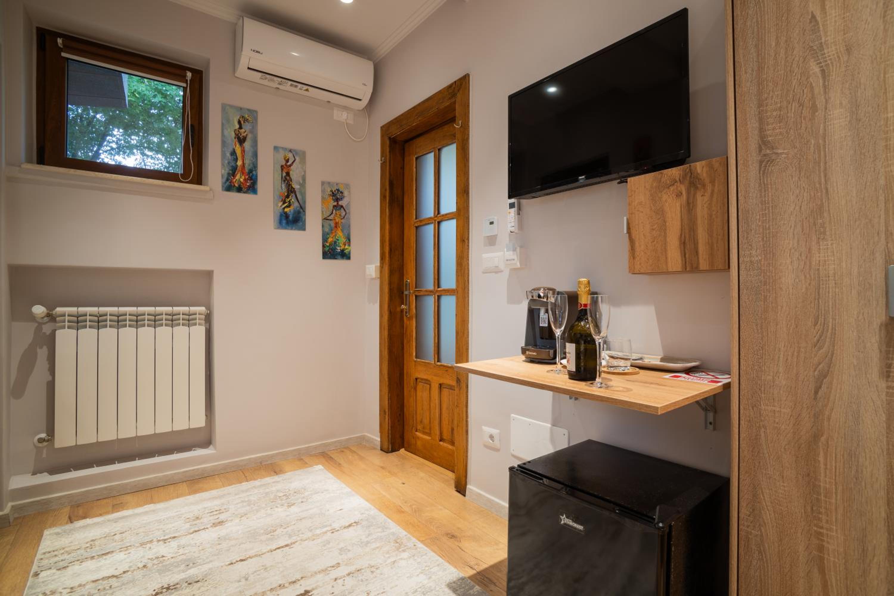 Deluxe Single Room With Balcony photo 2
