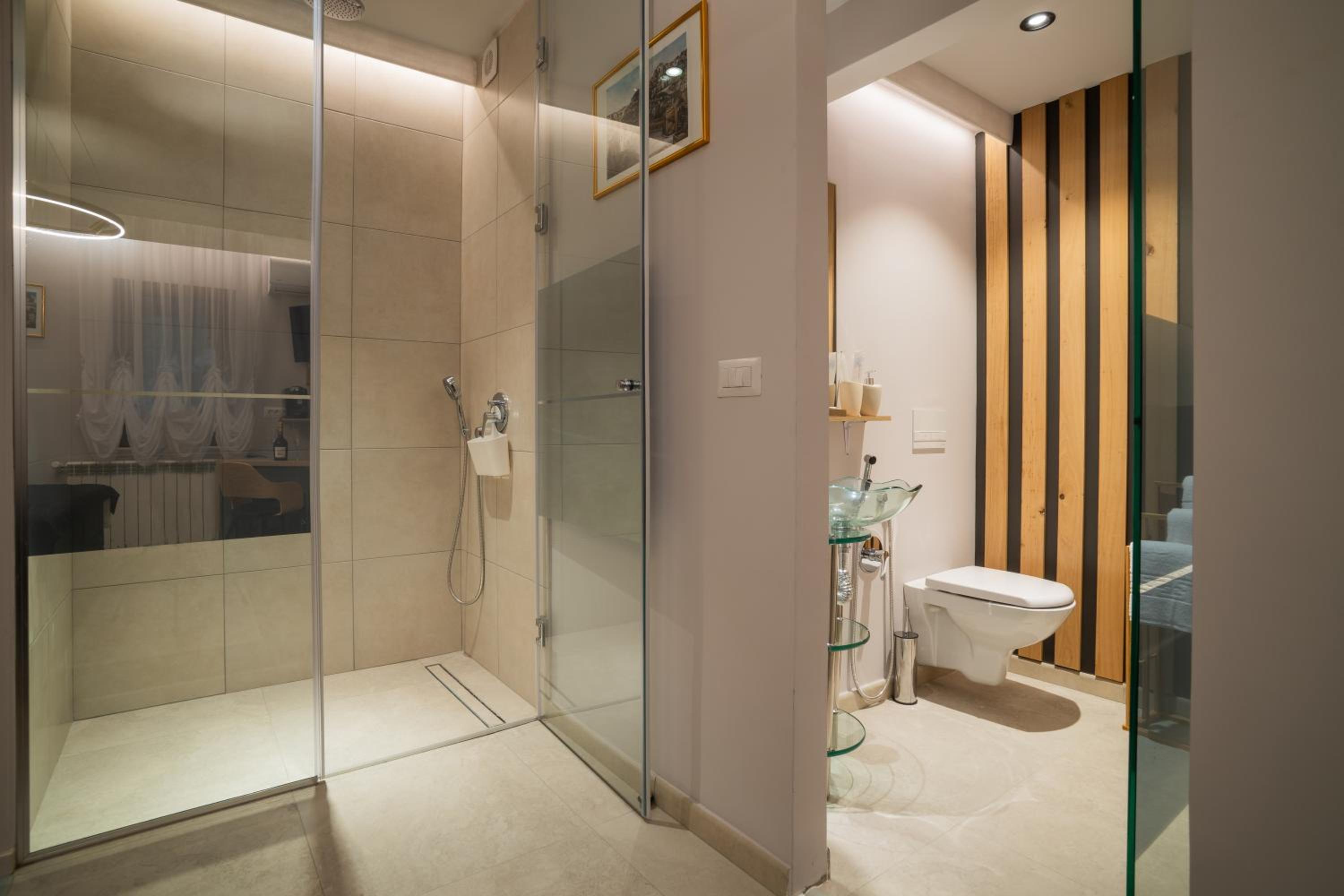 Deluxe Double Room With Balcony photo 2