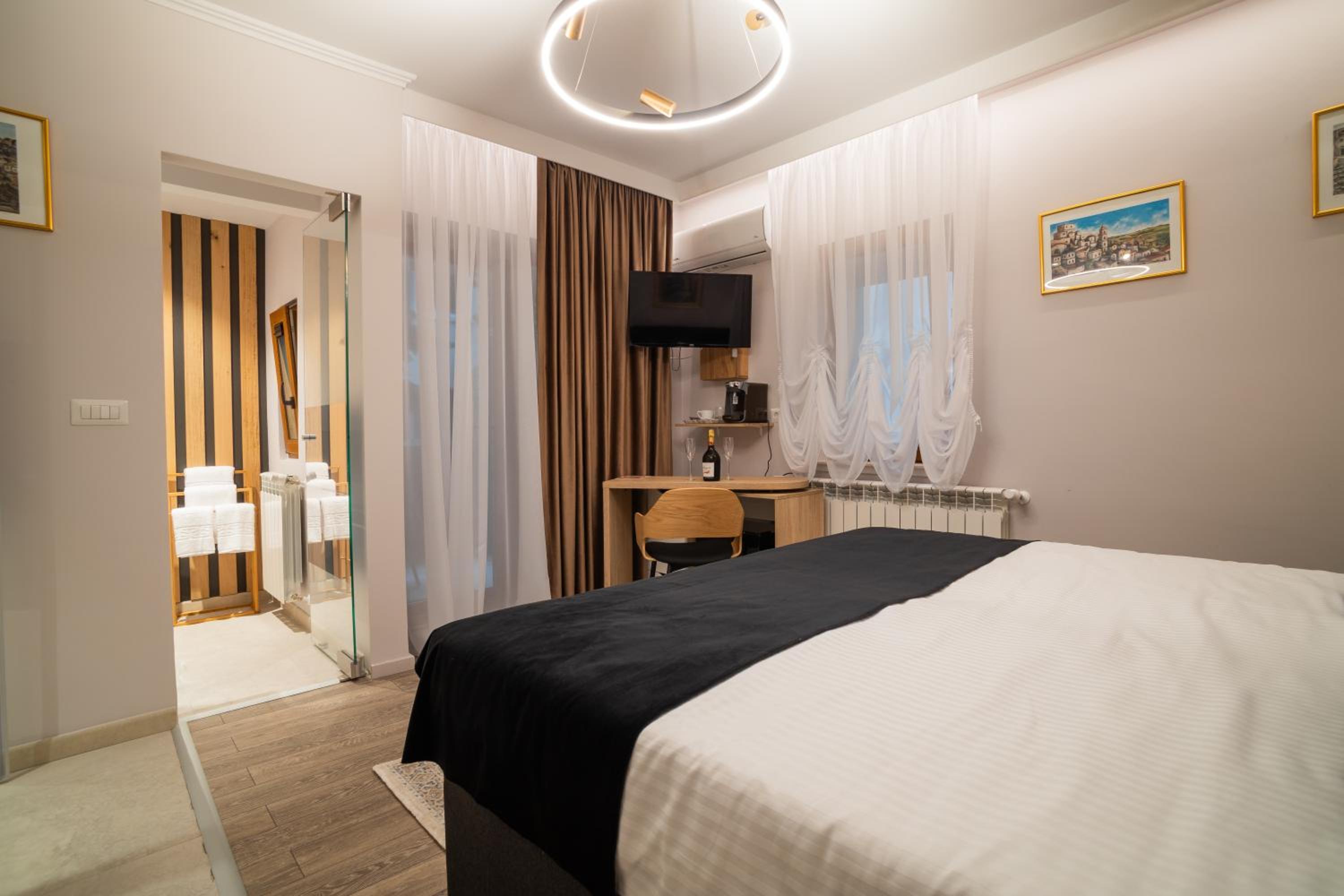 Deluxe Double Room With Balcony photo 3