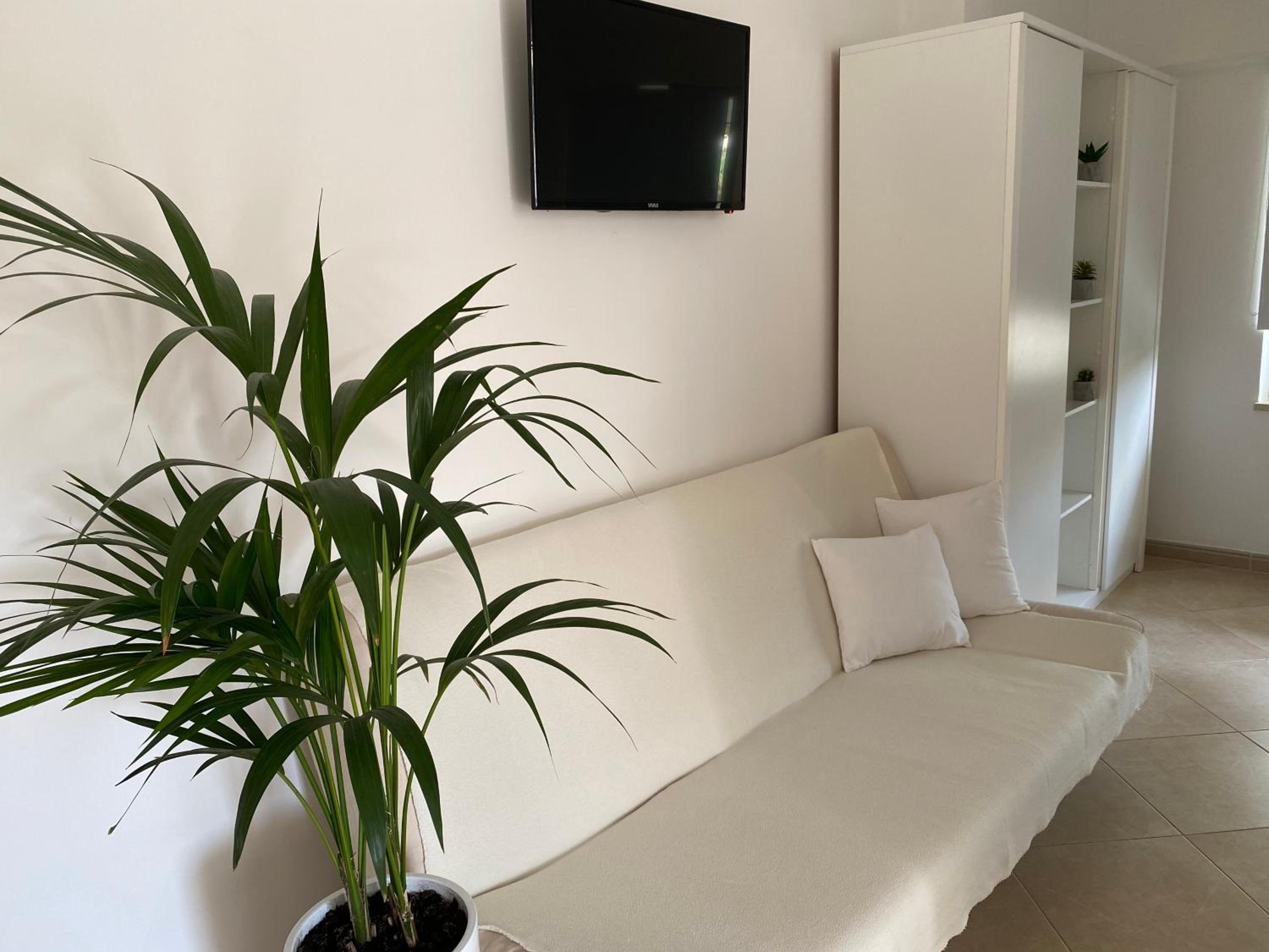 Studio with Garden View - Photo 34