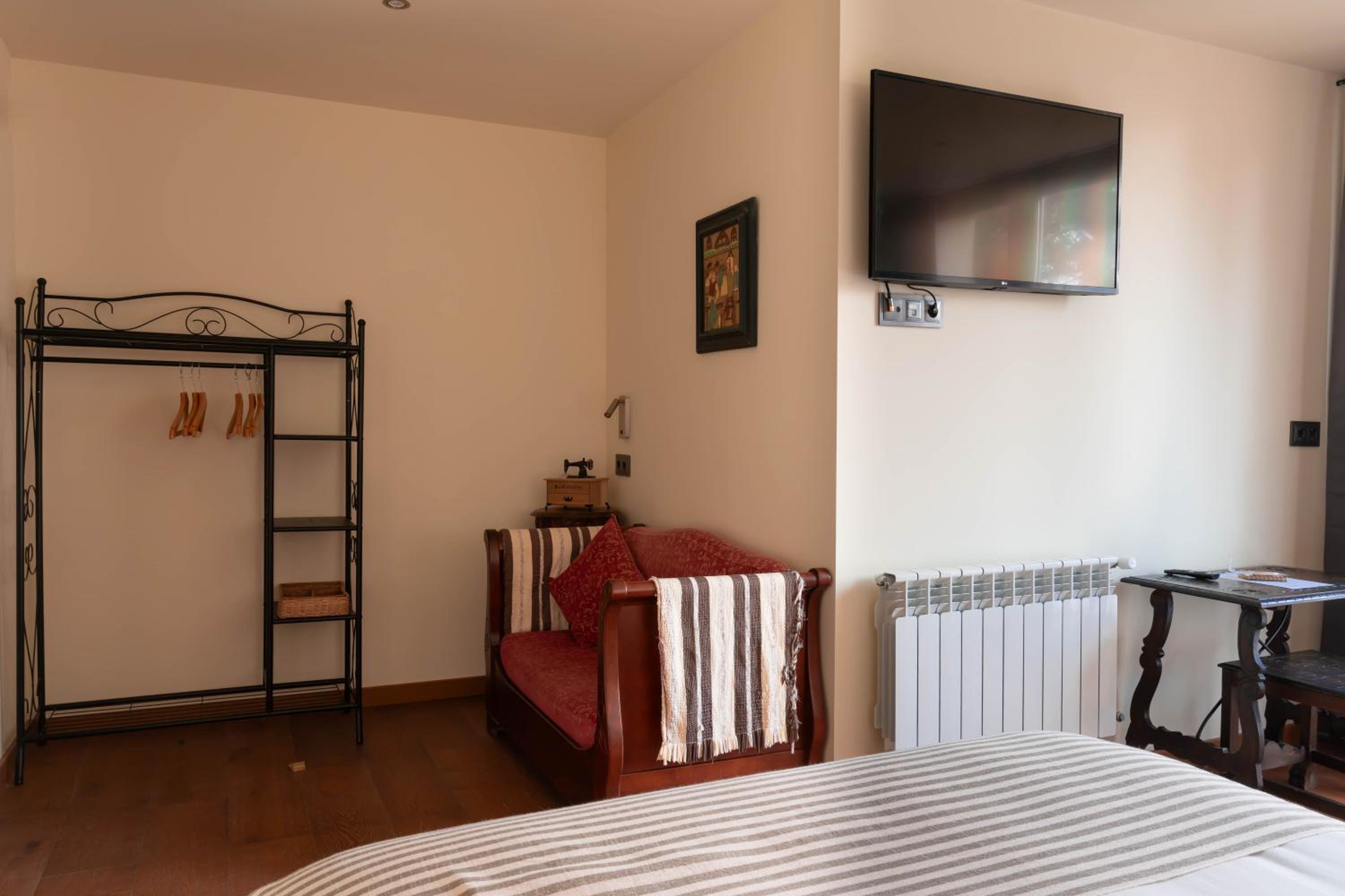 Double Room with Spa Bath photo 3