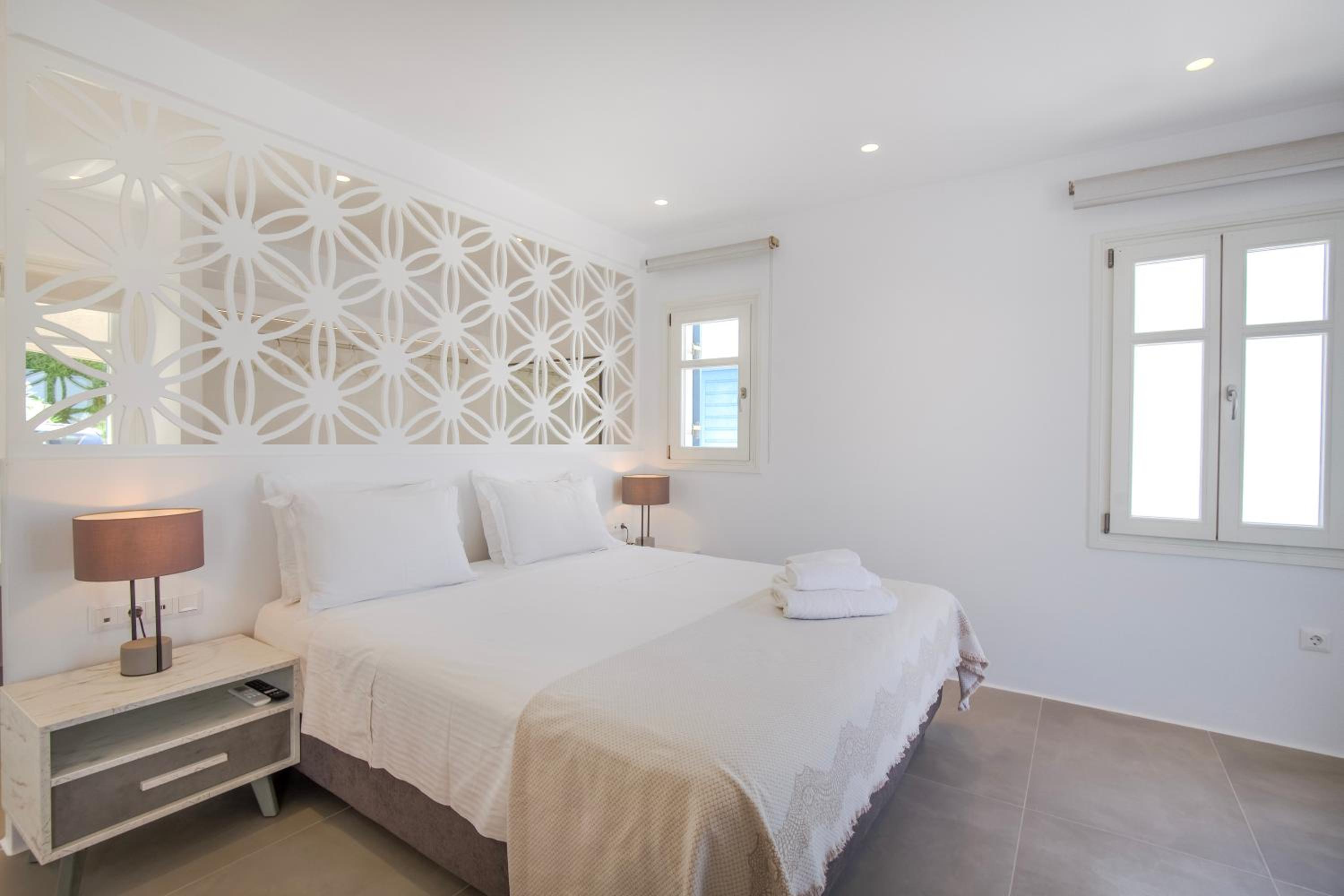 Deluxe Suite with Outdoor Hot Tub & Panoramic Sea View - Photo 22