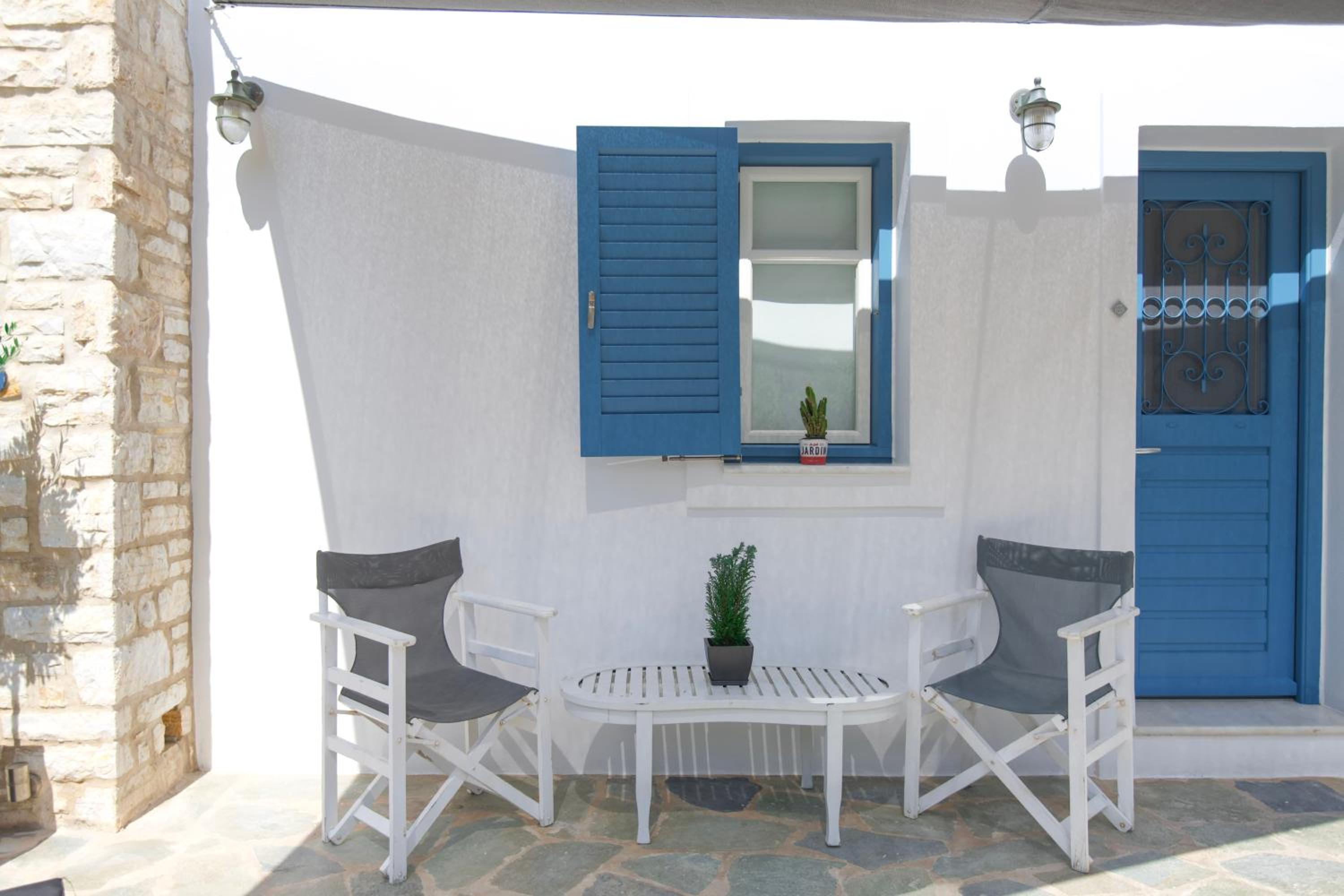 Deluxe Suite with Outdoor Hot Tub & Panoramic Sea View - Photo 33
