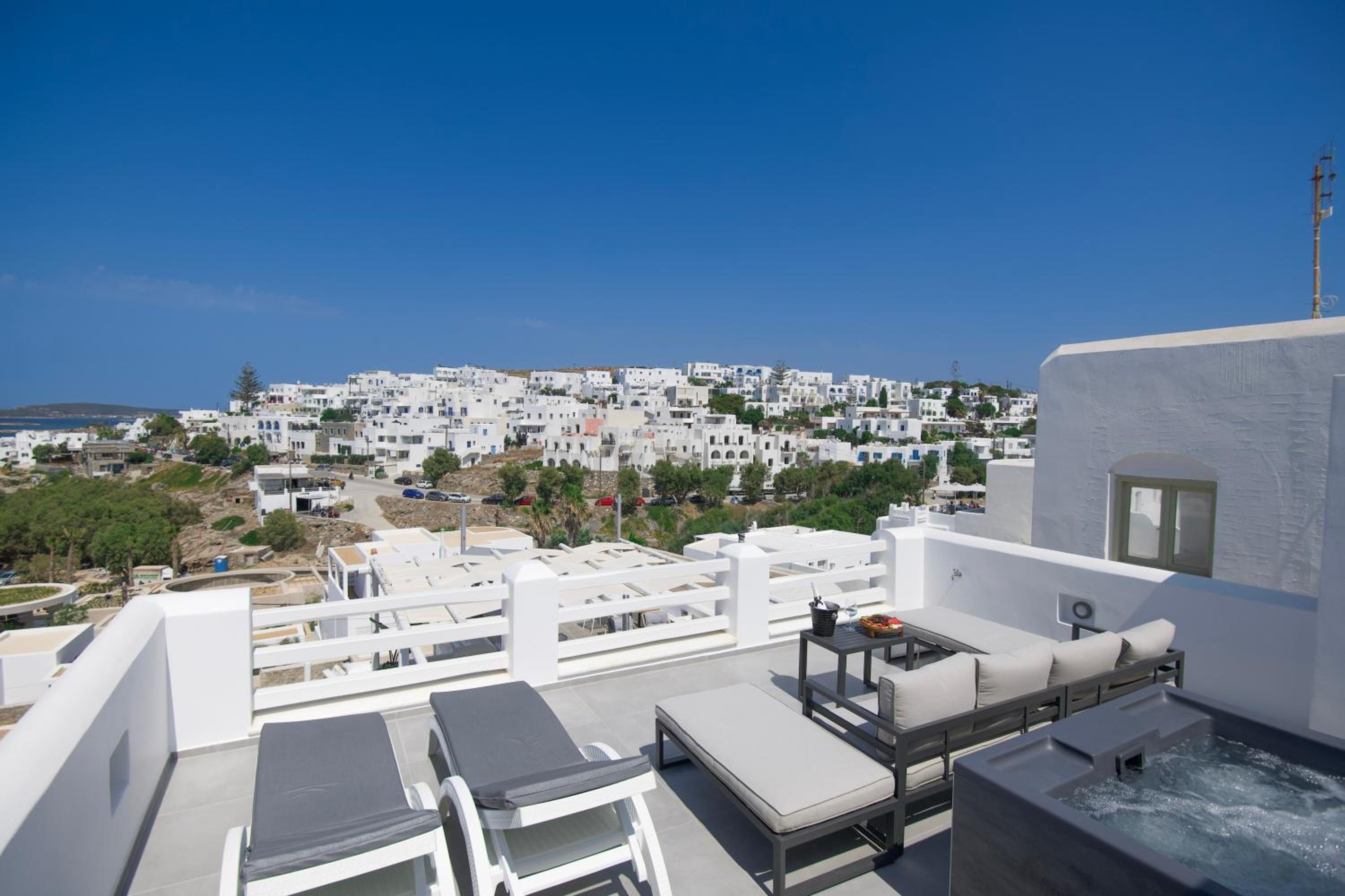 Deluxe Suite with Outdoor Hot Tub & Panoramic Sea View - Photo 36