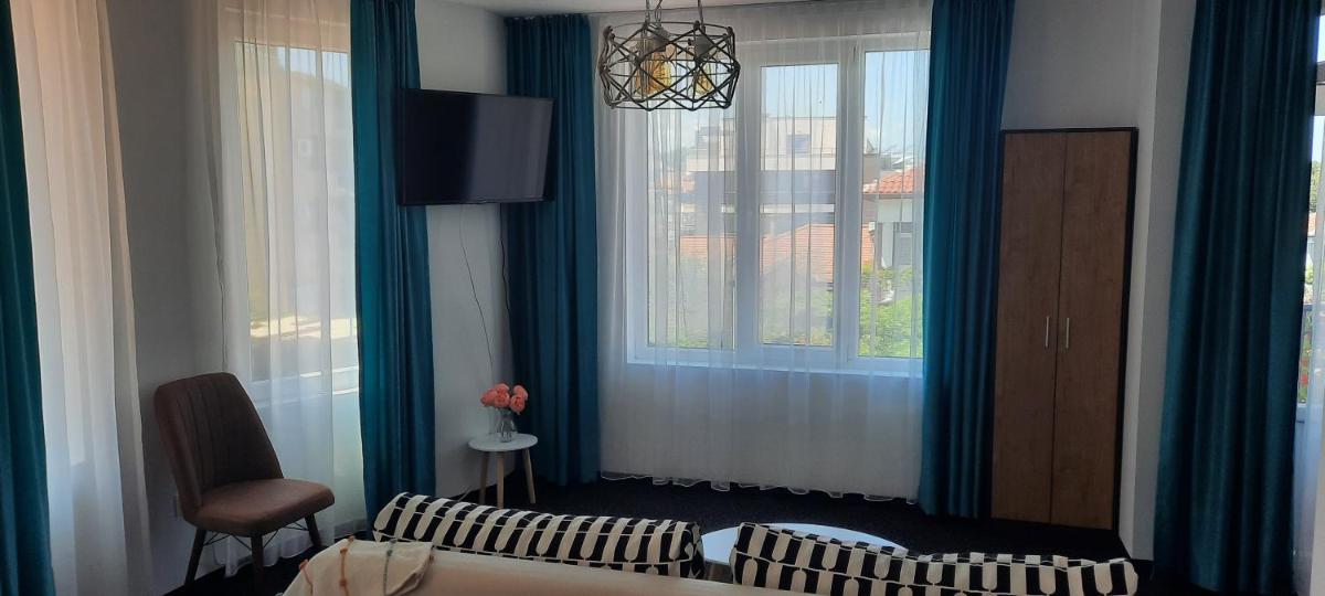 Apartment photo 2
