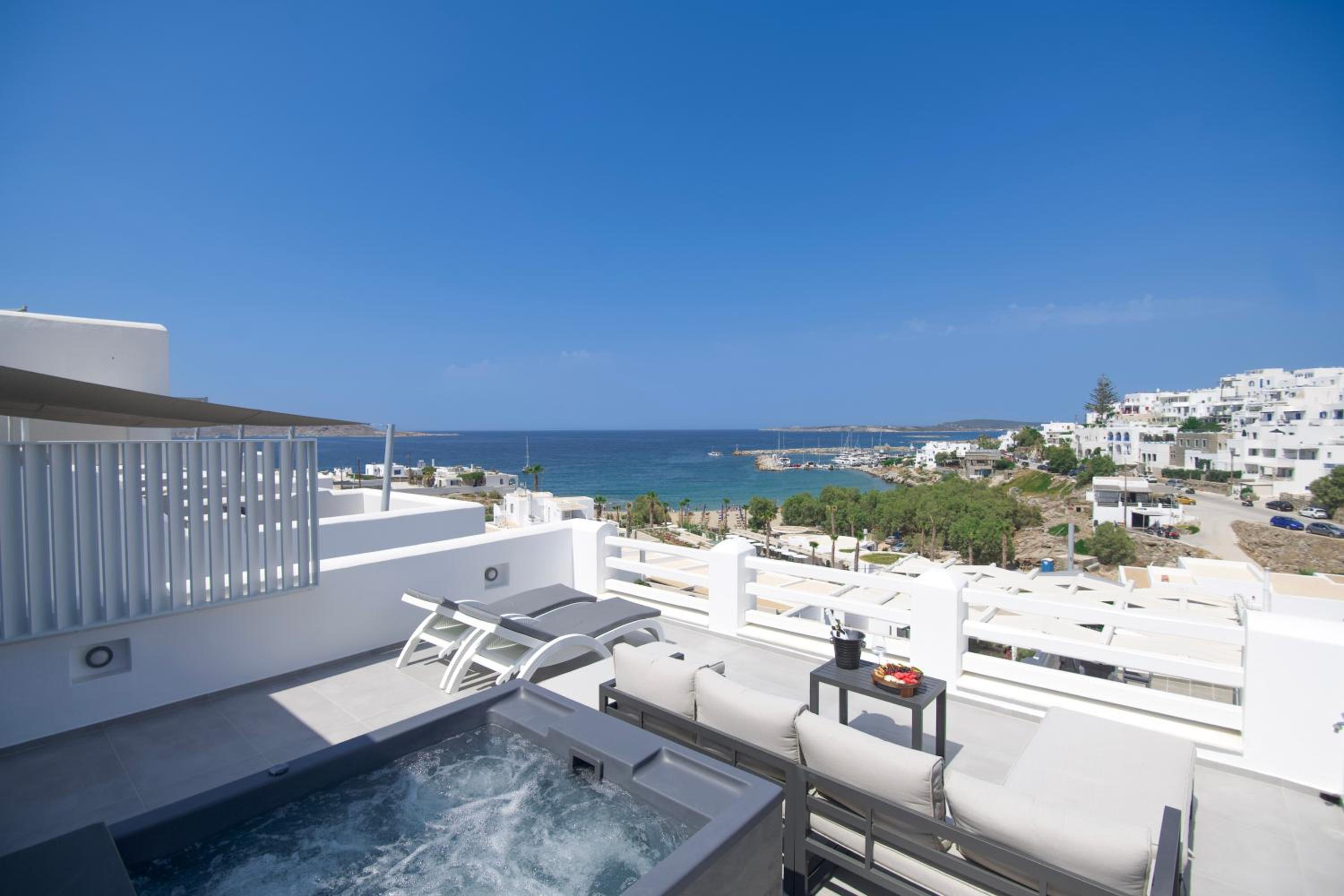 Deluxe Suite with Outdoor Hot Tub & Panoramic Sea View - Photo 17