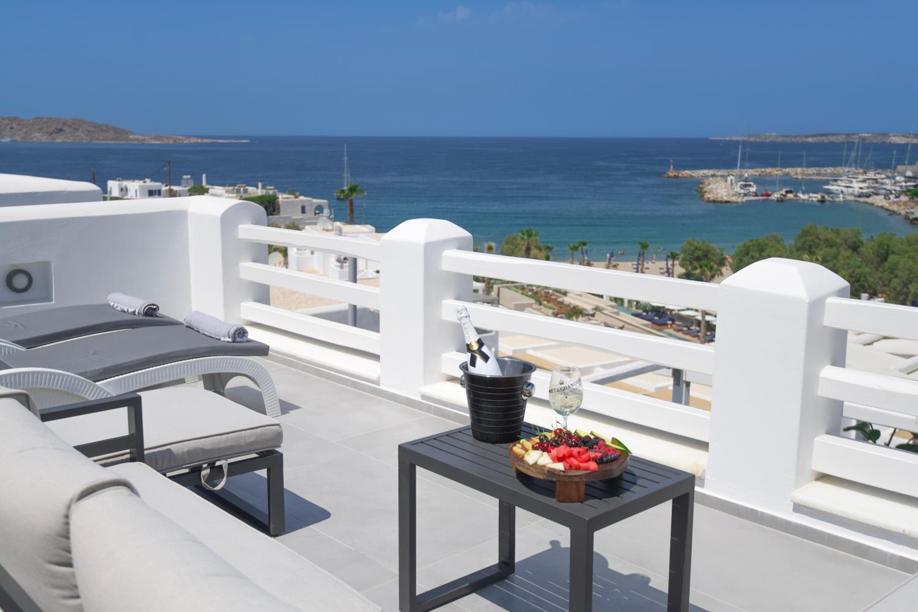 Deluxe Suite with Outdoor Hot Tub & Panoramic Sea View - Photo 7