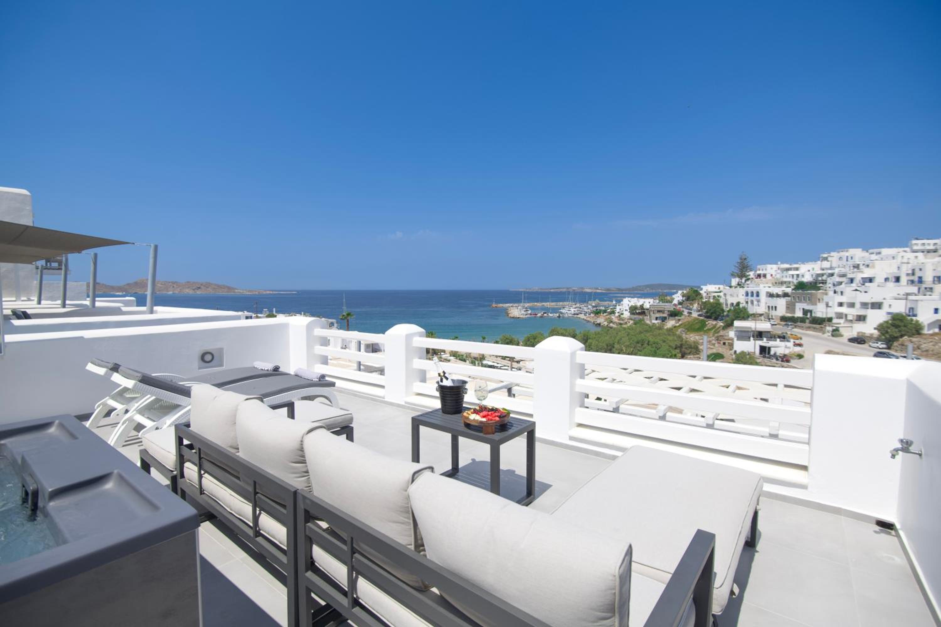 Deluxe Suite with Outdoor Hot Tub & Panoramic Sea View - Photo 6