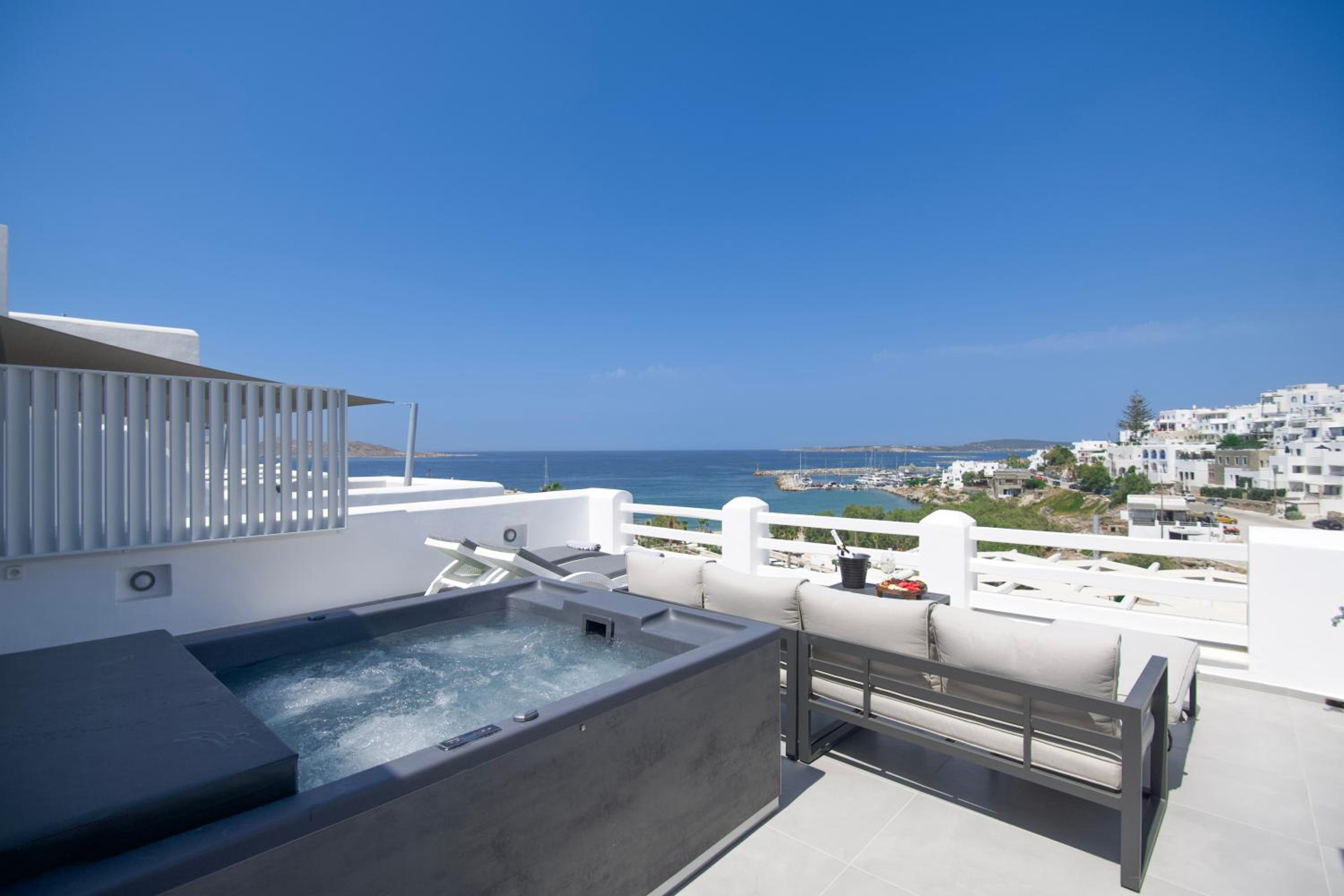 Deluxe Suite with Outdoor Hot Tub & Panoramic Sea View - Photo 5