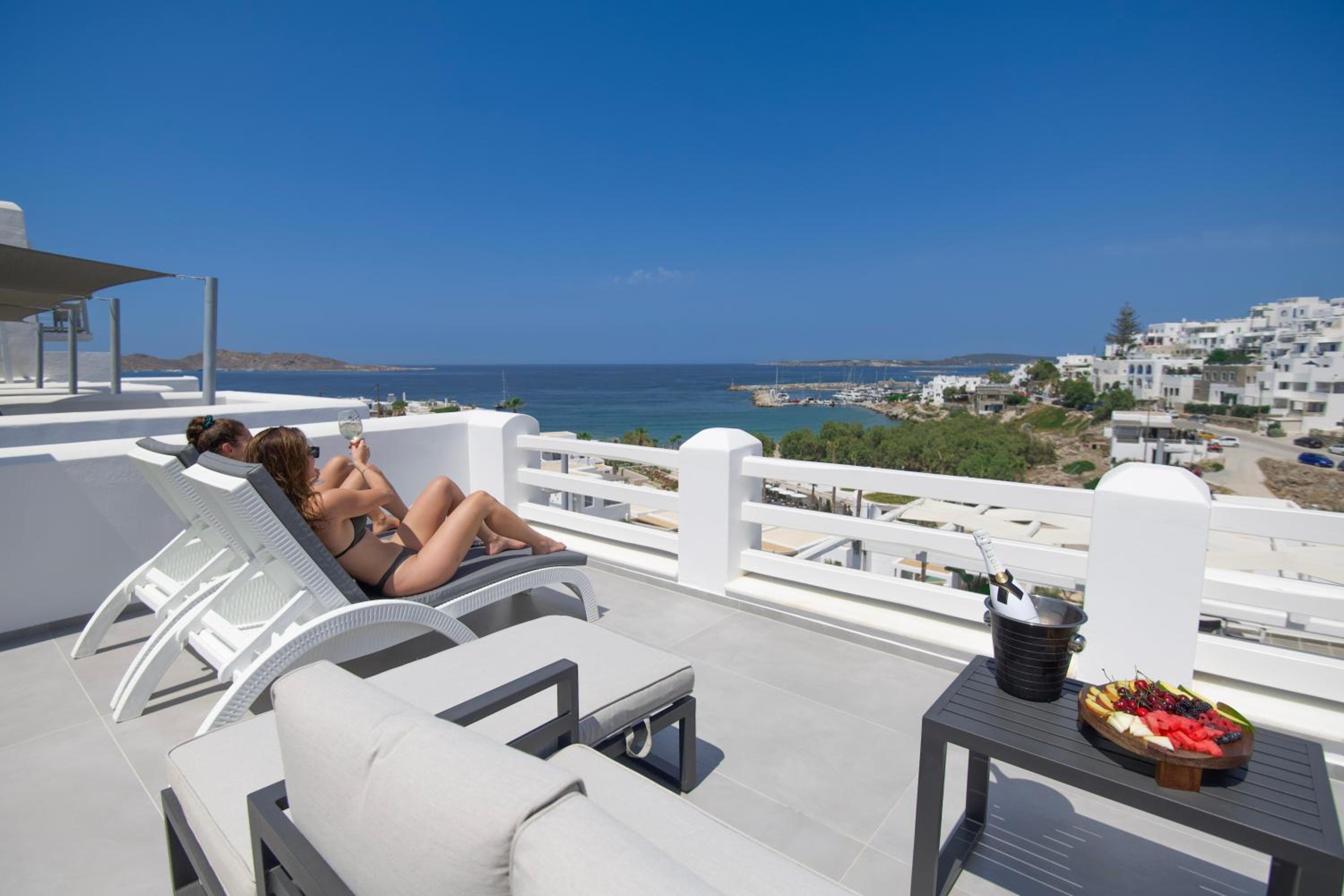 Deluxe Suite with Outdoor Hot Tub & Panoramic Sea View - Photo 52