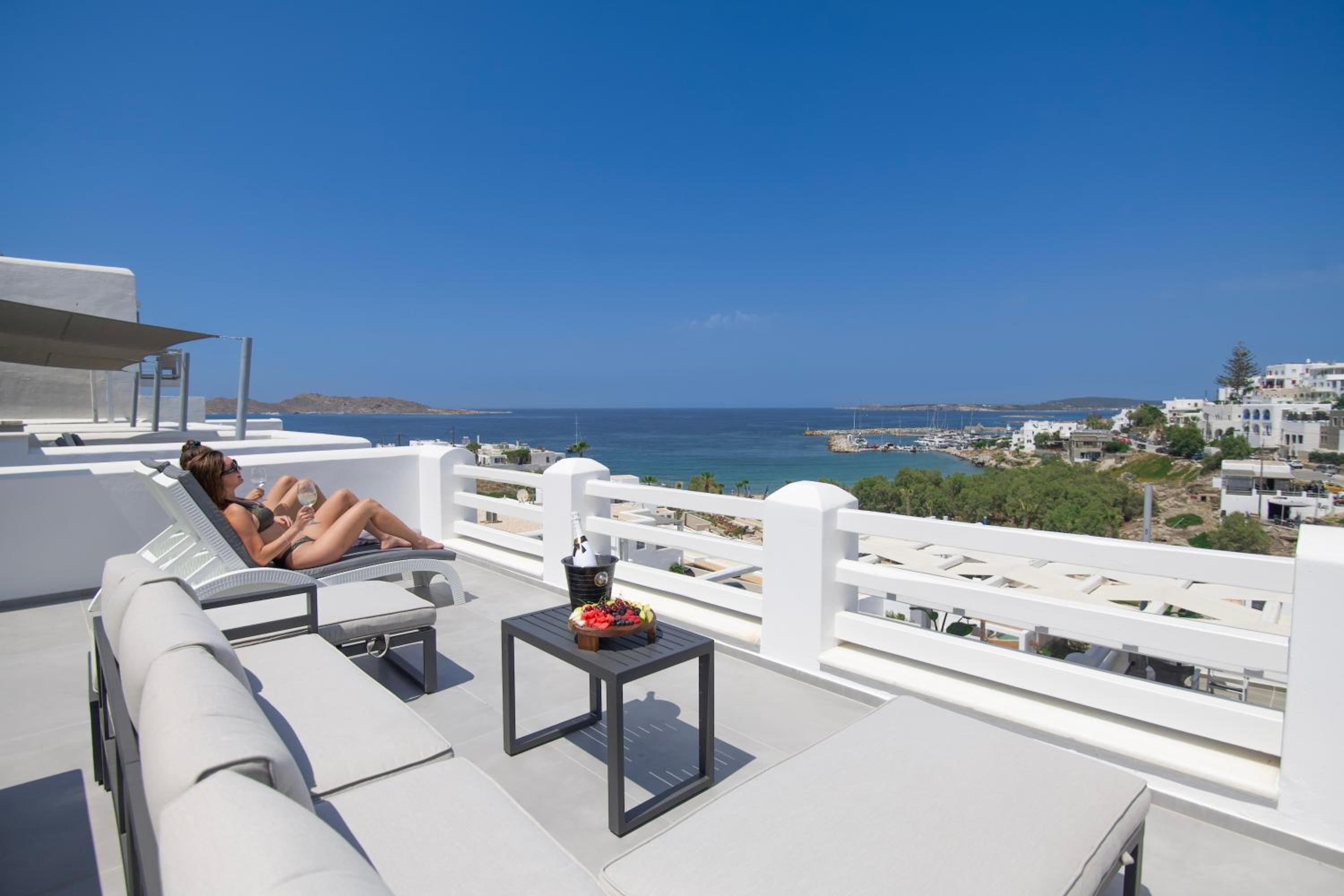 Deluxe Suite with Outdoor Hot Tub & Panoramic Sea View - Photo 51