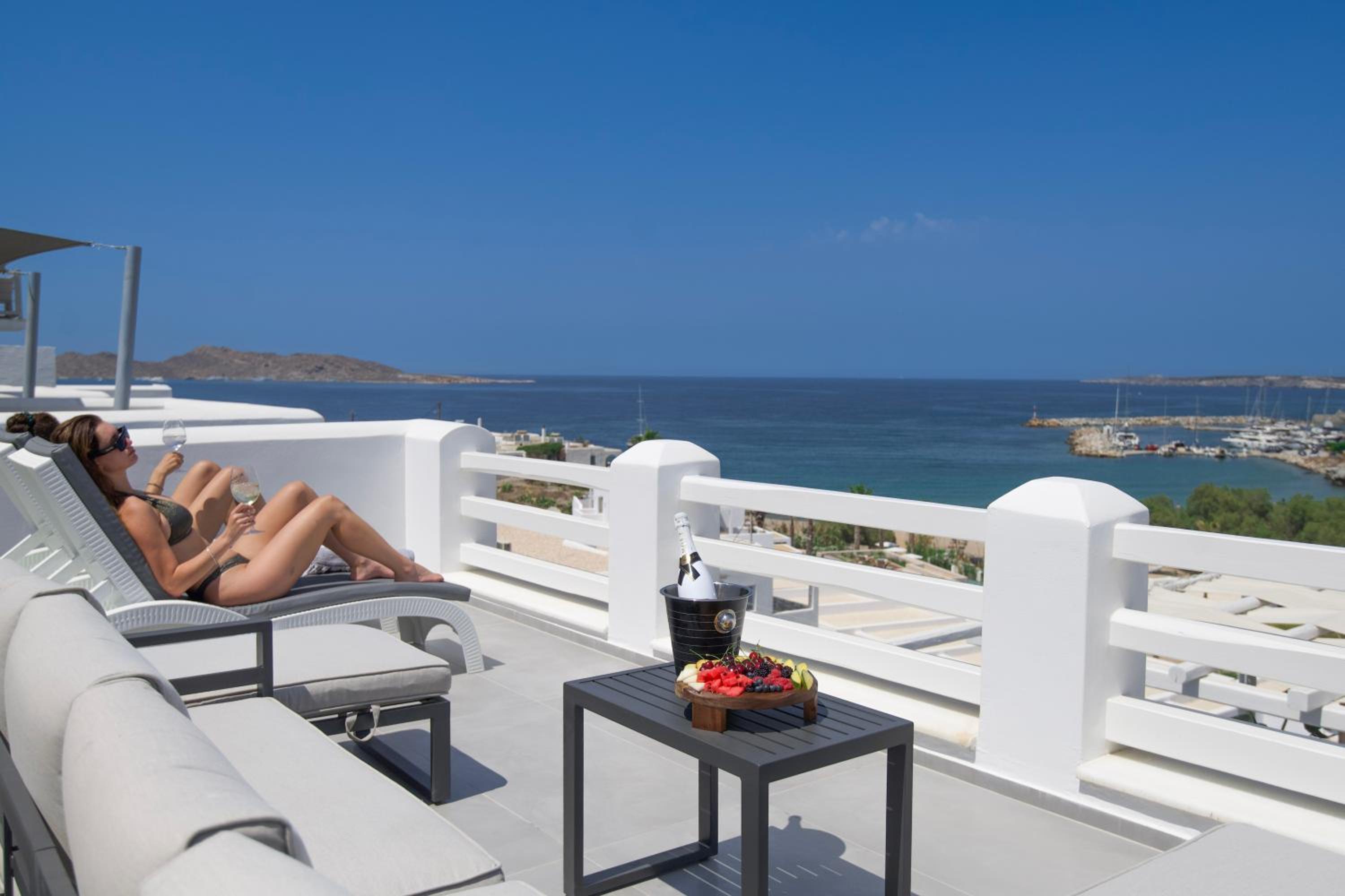 Deluxe Suite with Outdoor Hot Tub & Panoramic Sea View - Photo 50