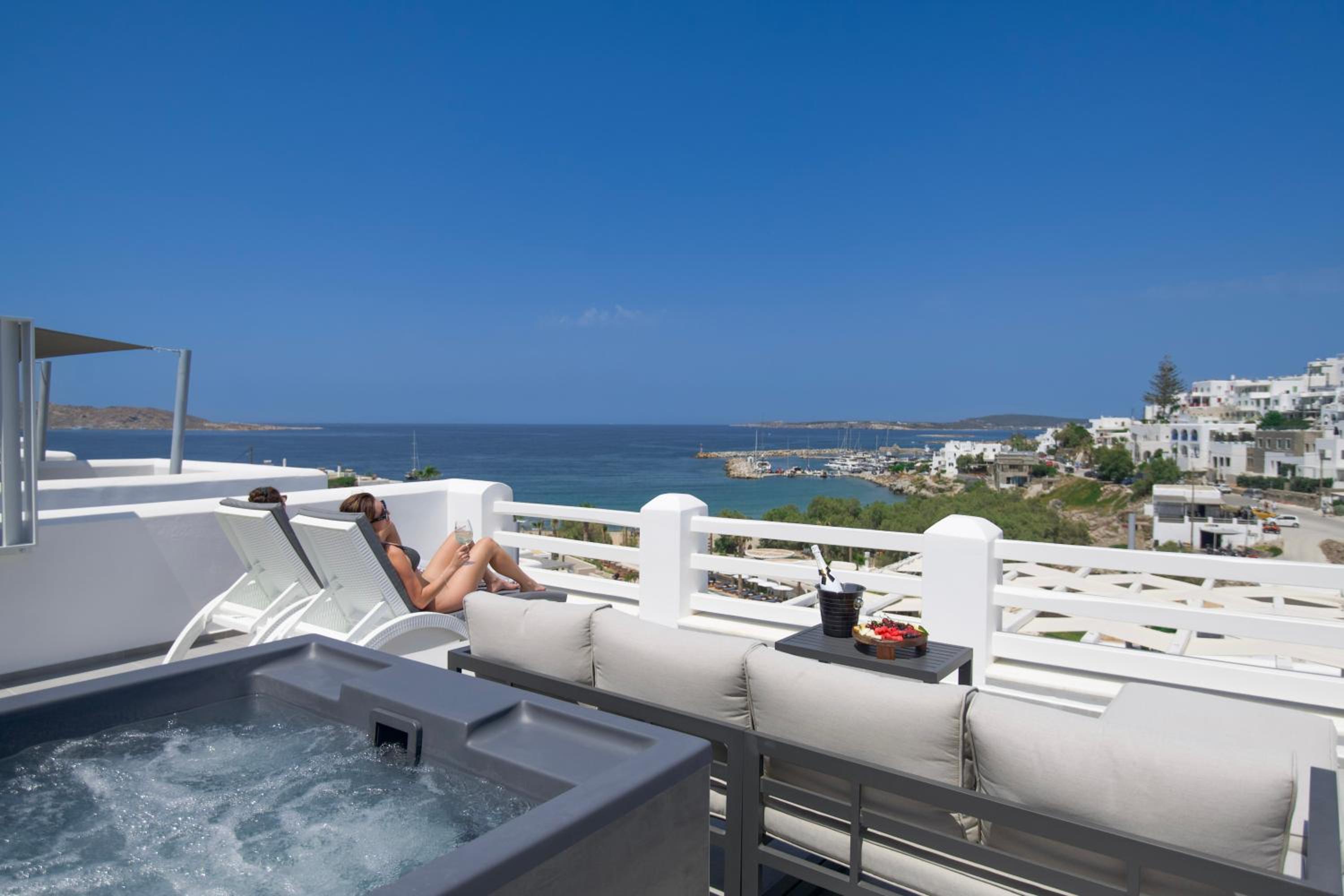 Deluxe Suite with Outdoor Hot Tub & Panoramic Sea View - Photo 49