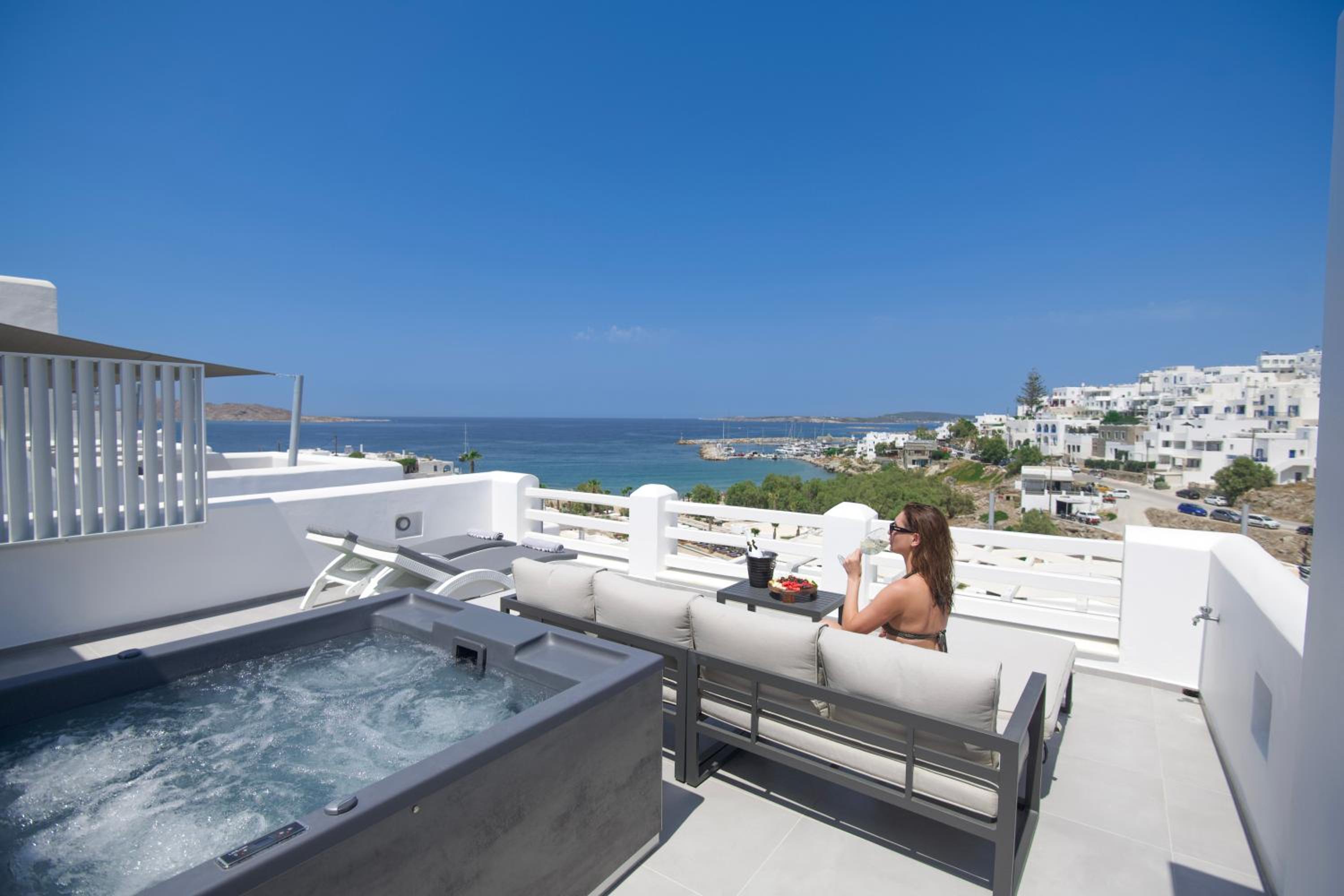 Deluxe Suite with Outdoor Hot Tub & Panoramic Sea View - Photo 46