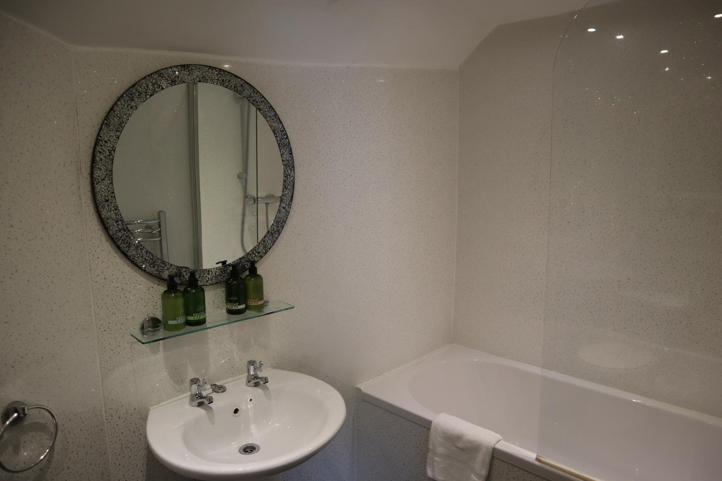 Double Room with En-Suite Bathroom - Photo 3