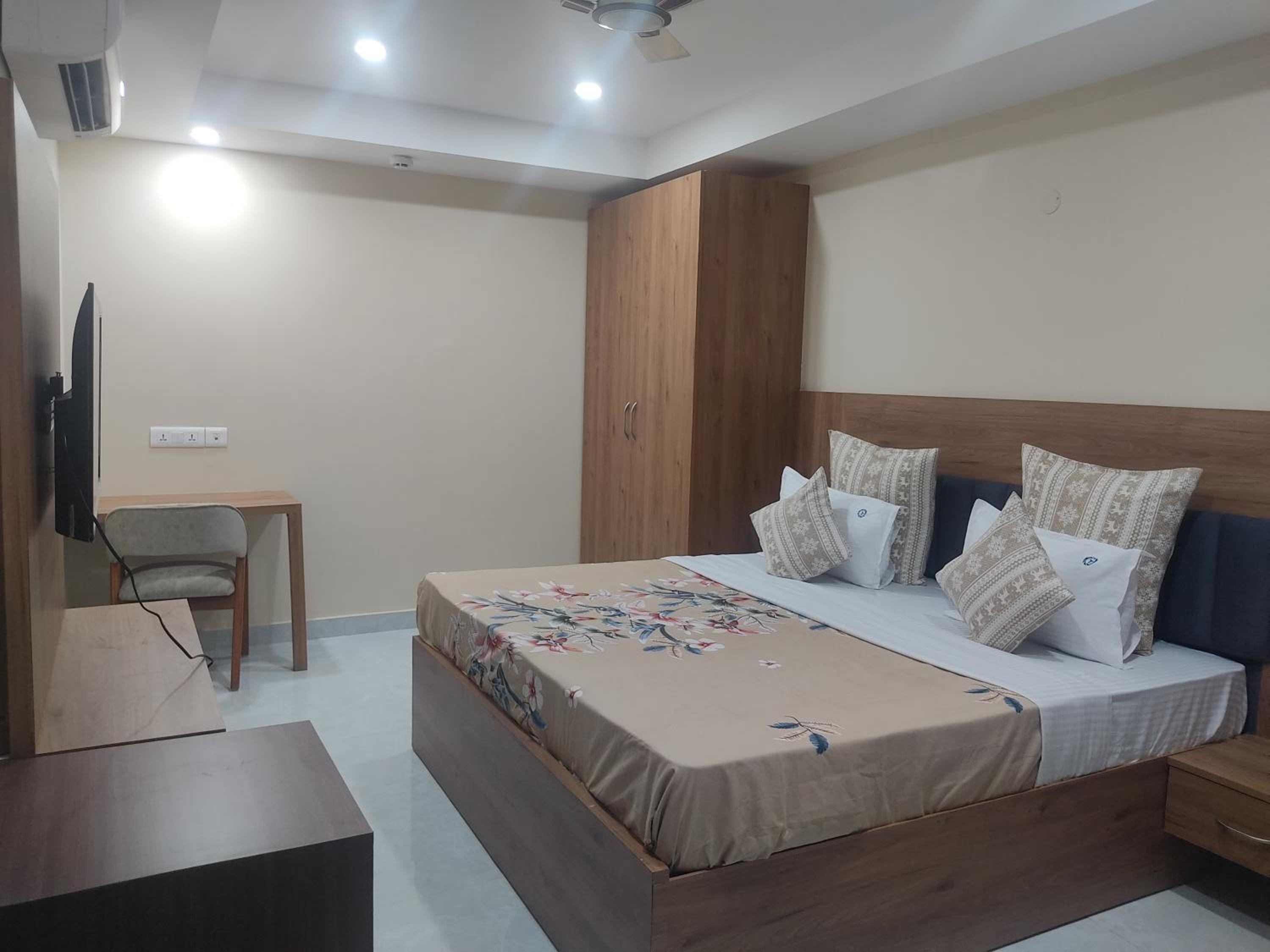 Double or Twin Room - Photo 5
