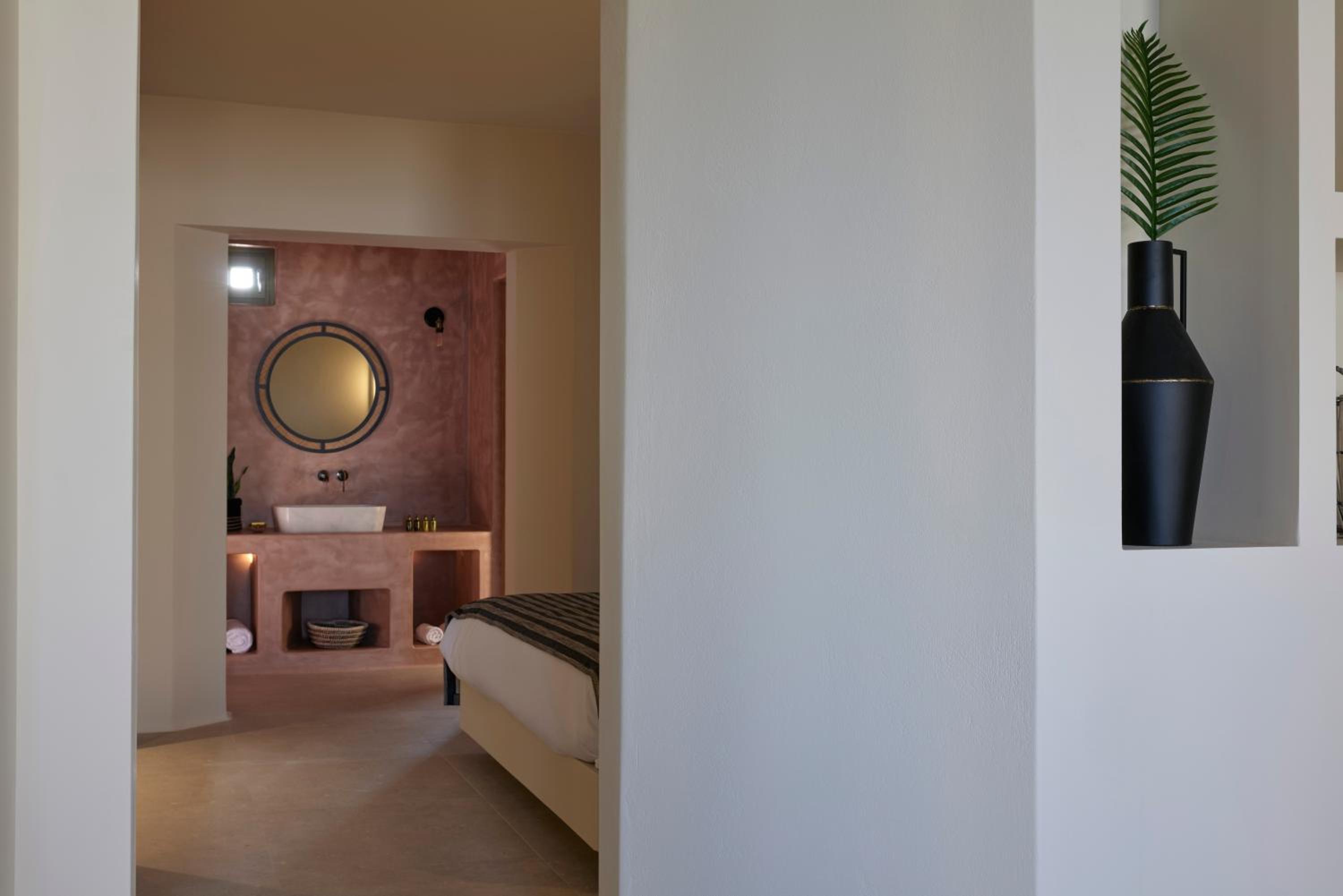 Honeymoon Suite with Heated Pool photo 3