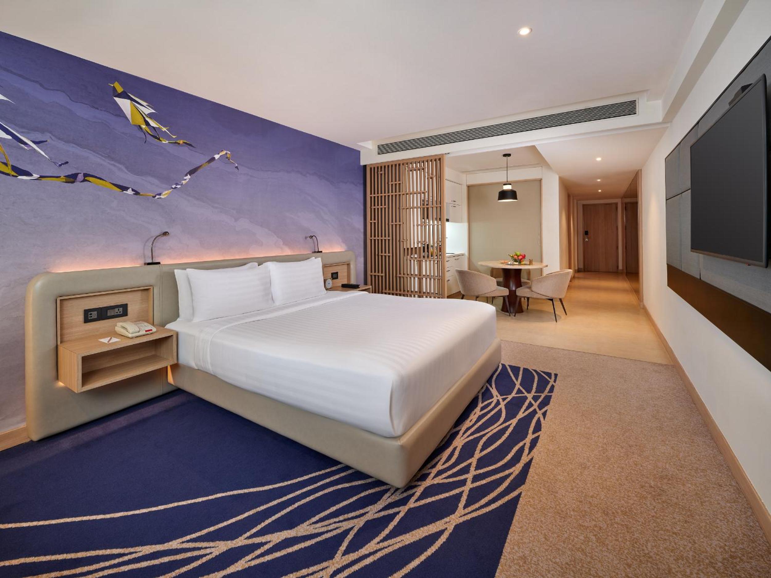 Premier Suite with Lounge Access - 20% Discount on Food & Beverage and Laundry thumbnail 6