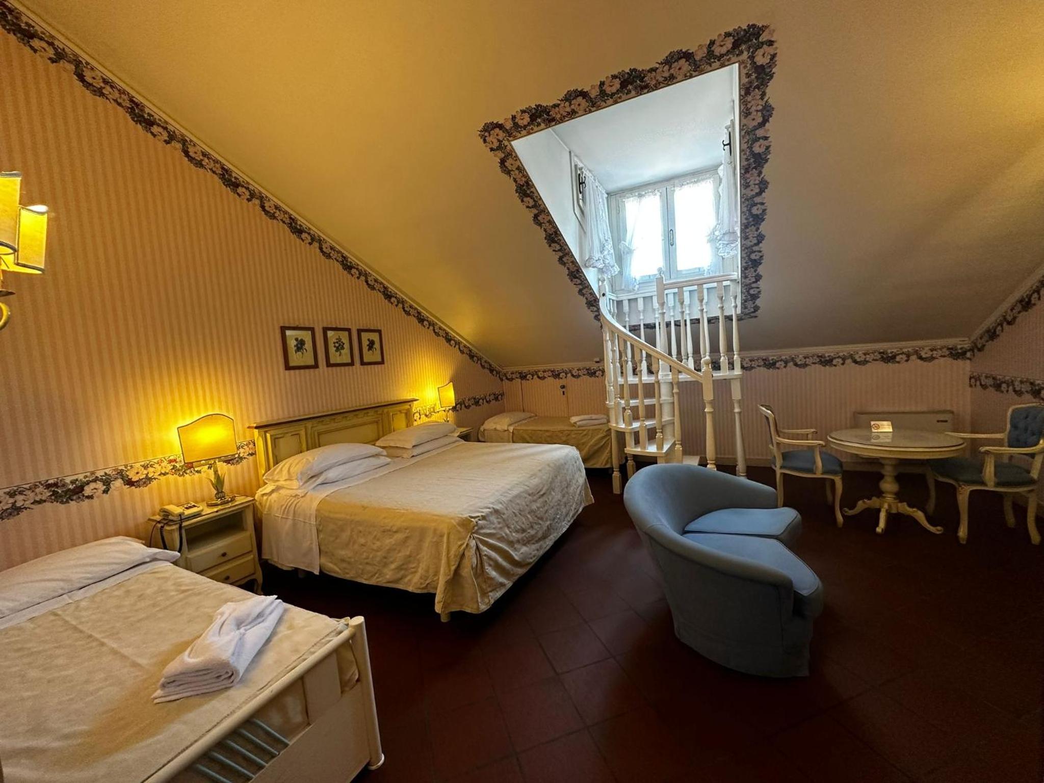 Classic Quadruple Room photo 3