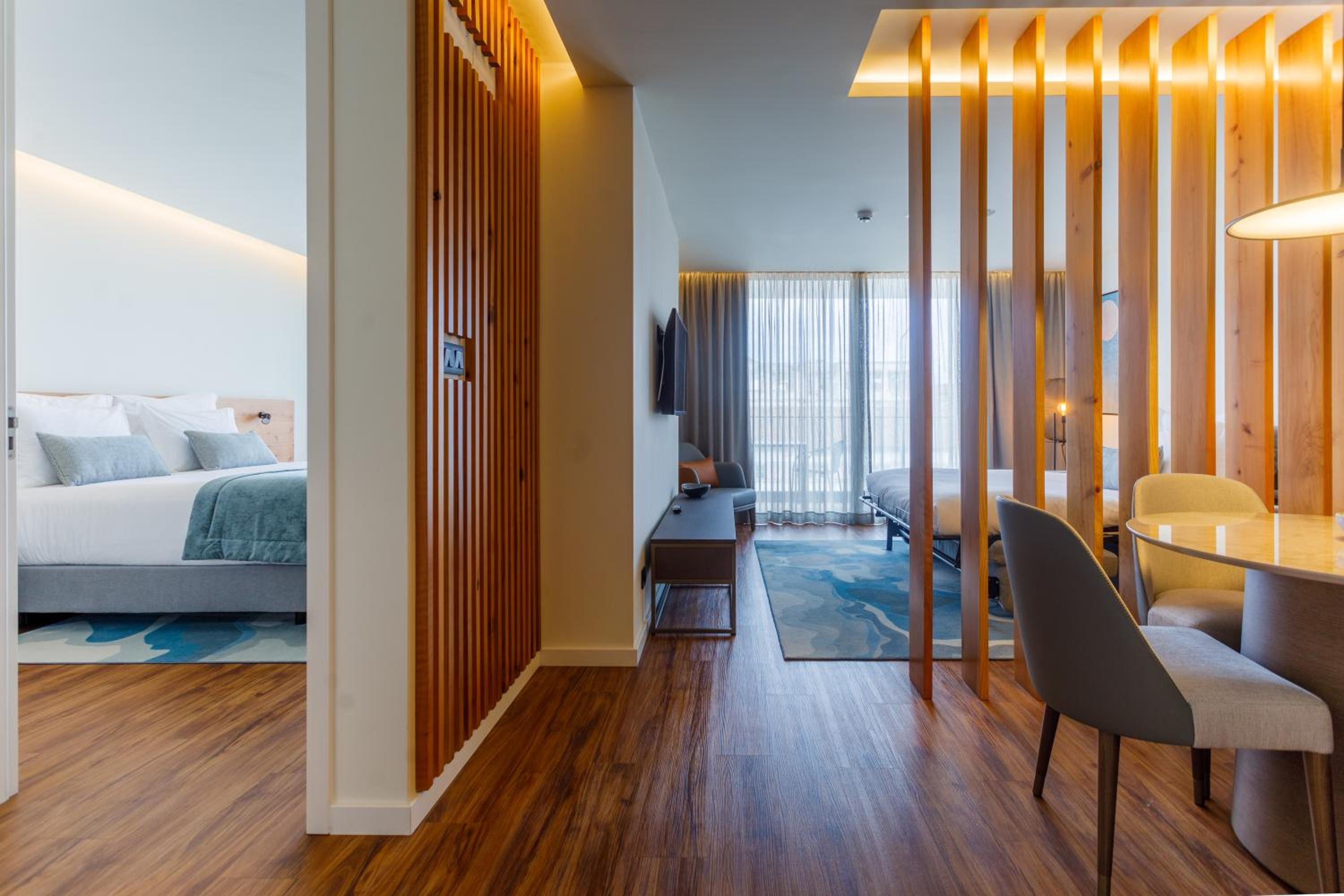 Superior One-Bedroom Apartment - Photo 6