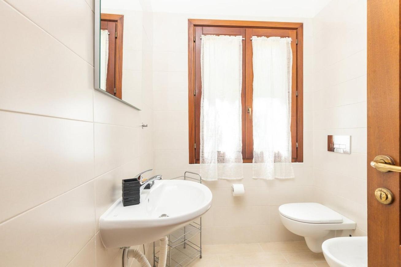 Double Room - Photo 6
