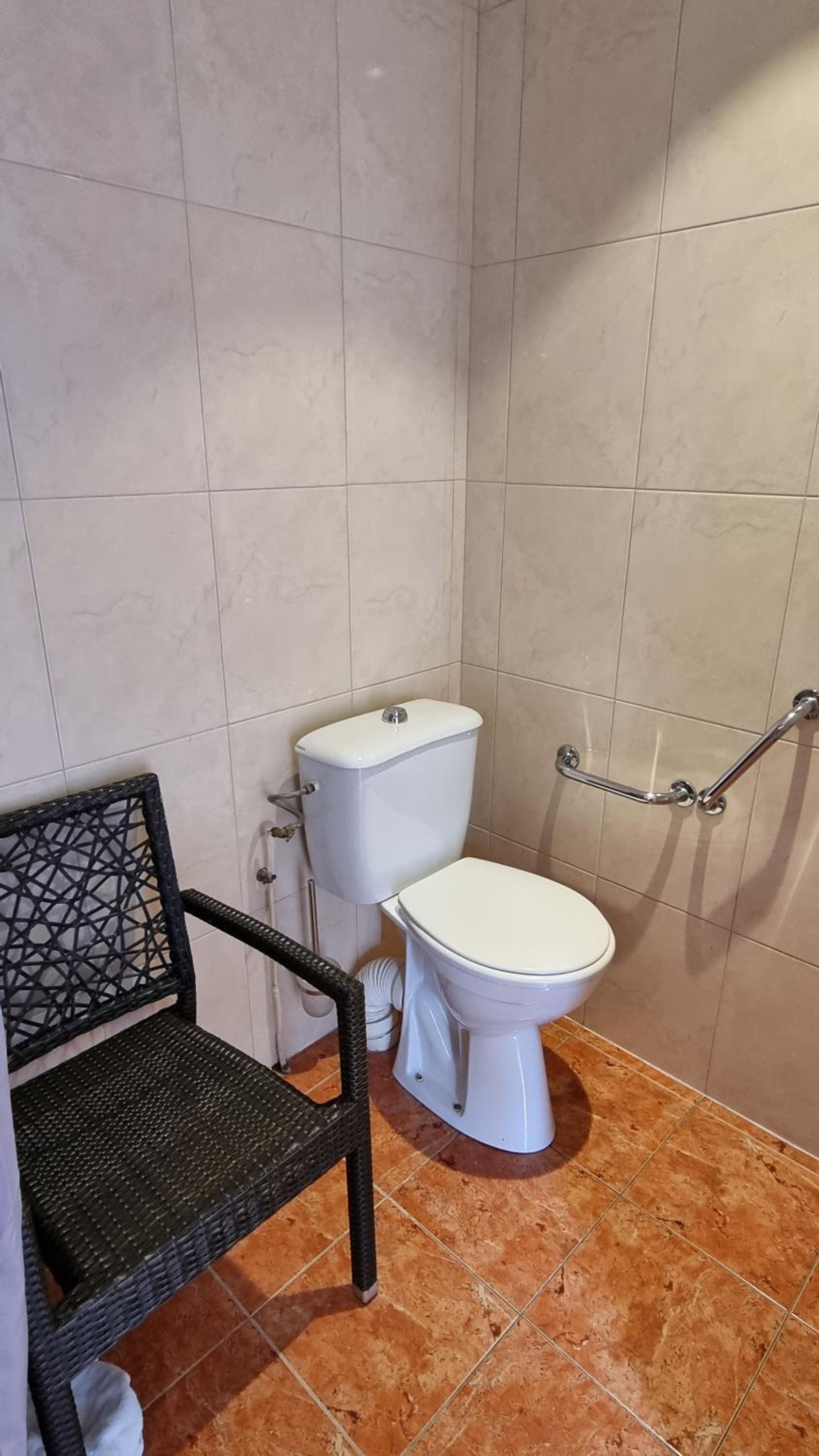 Twin Room - Disability Access photo 3