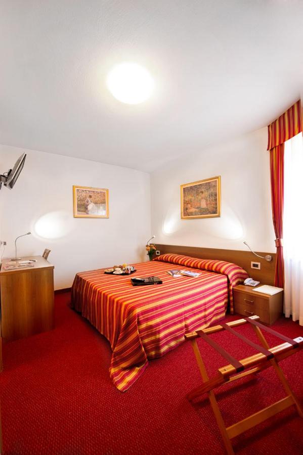 Classic Double or Twin Room photo 2
