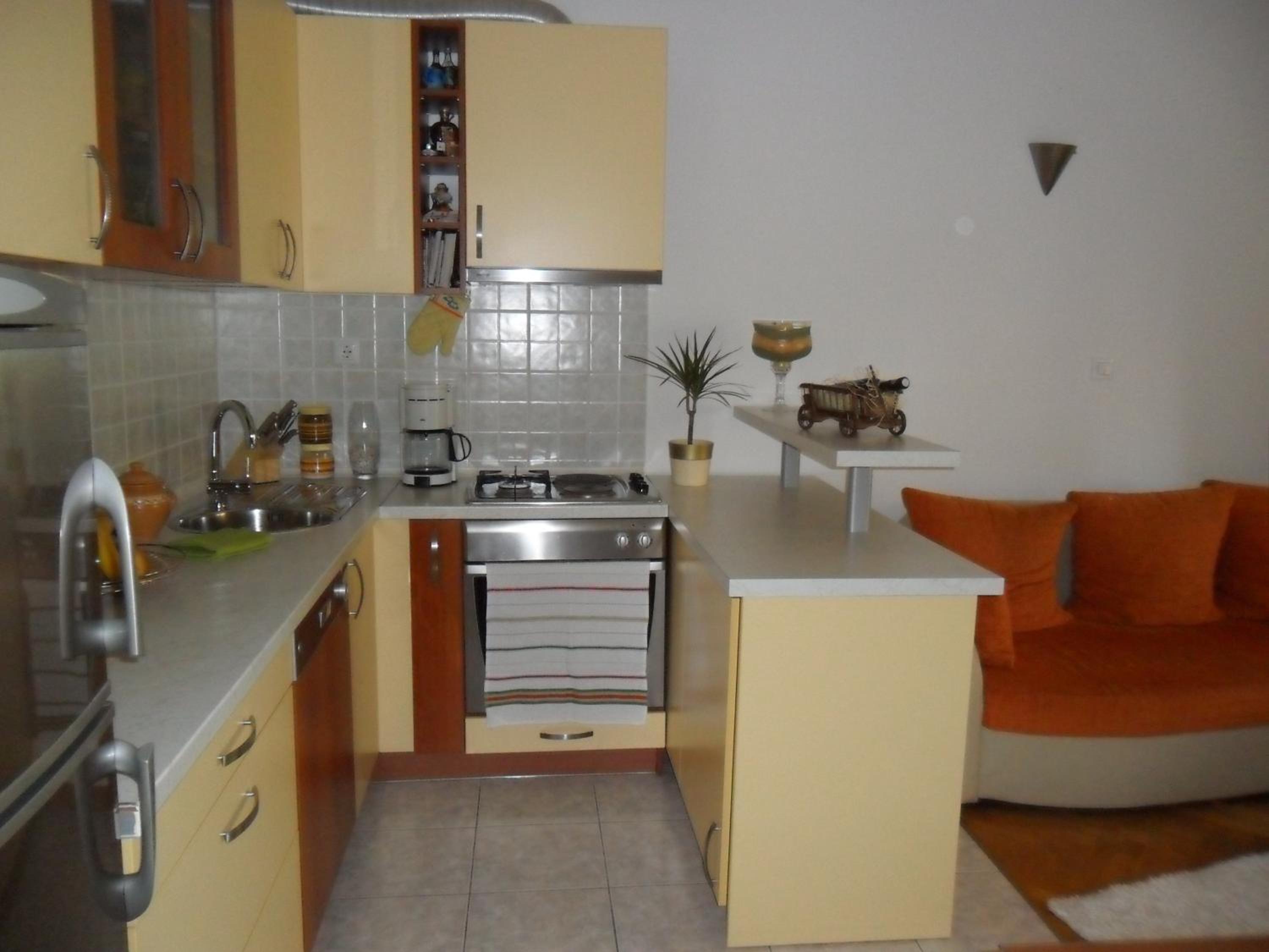 Apartment with Terrace - Photo 6