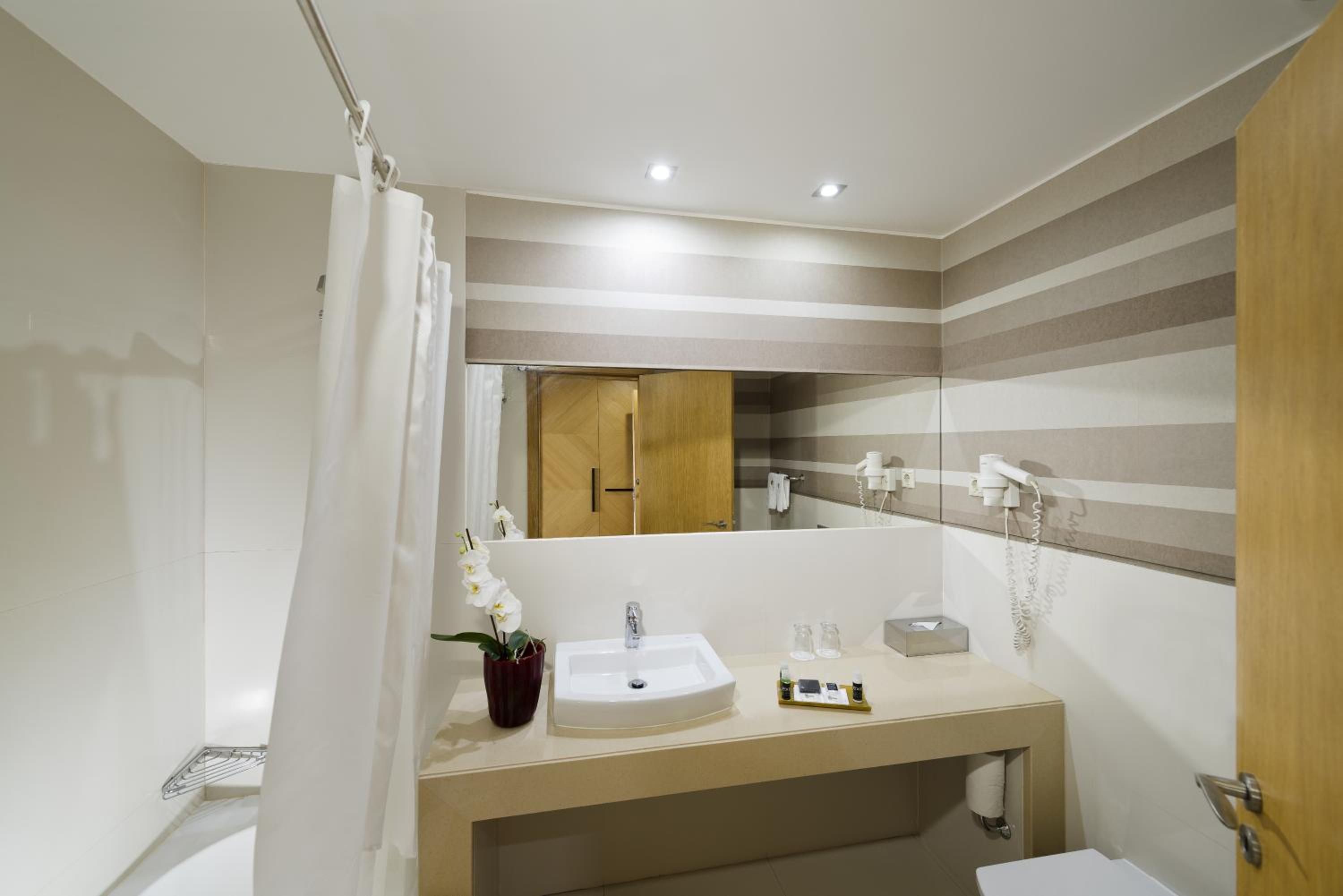 Double or Twin Room - Photo 4