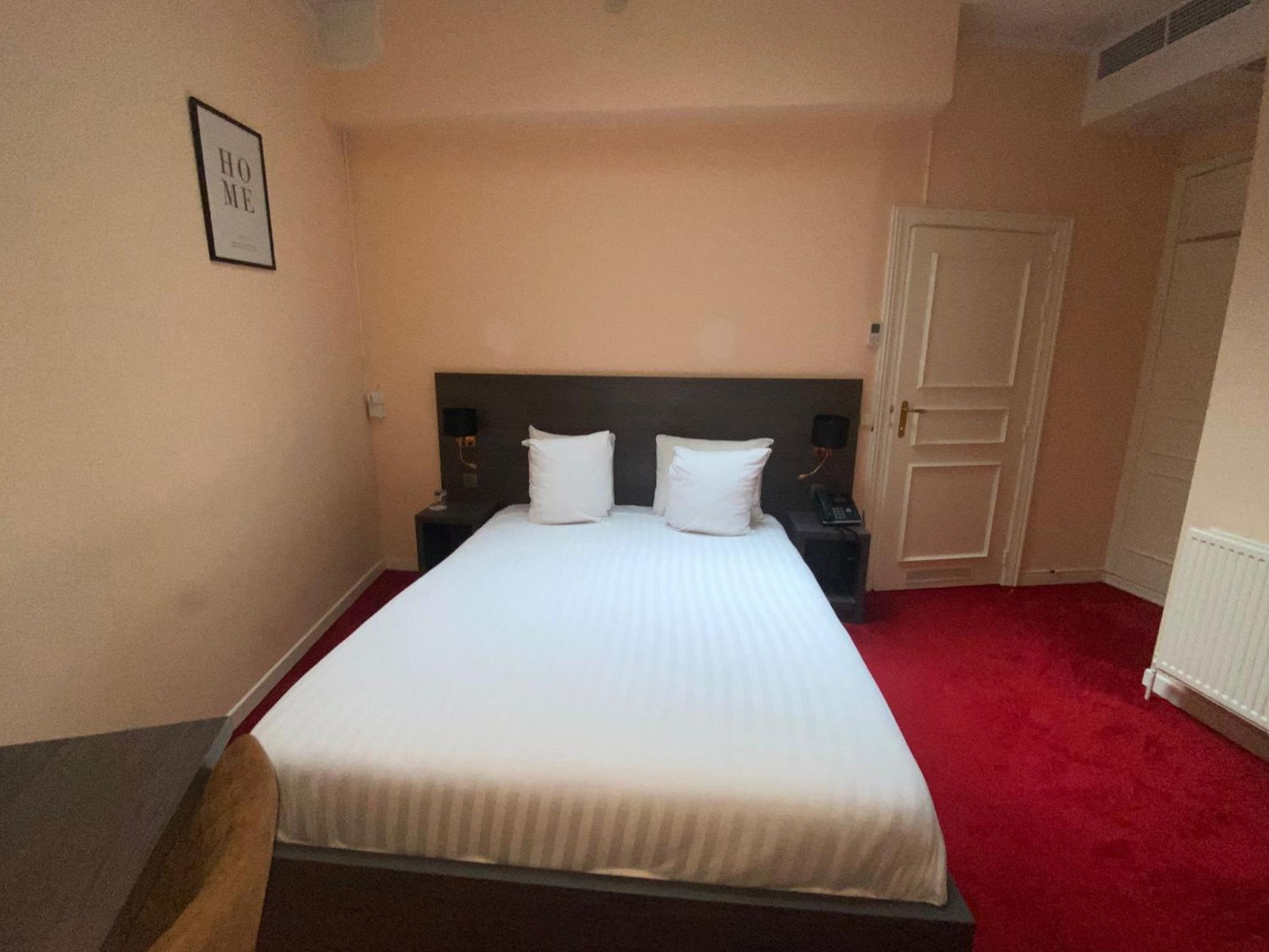 Double Room with AC photo 1