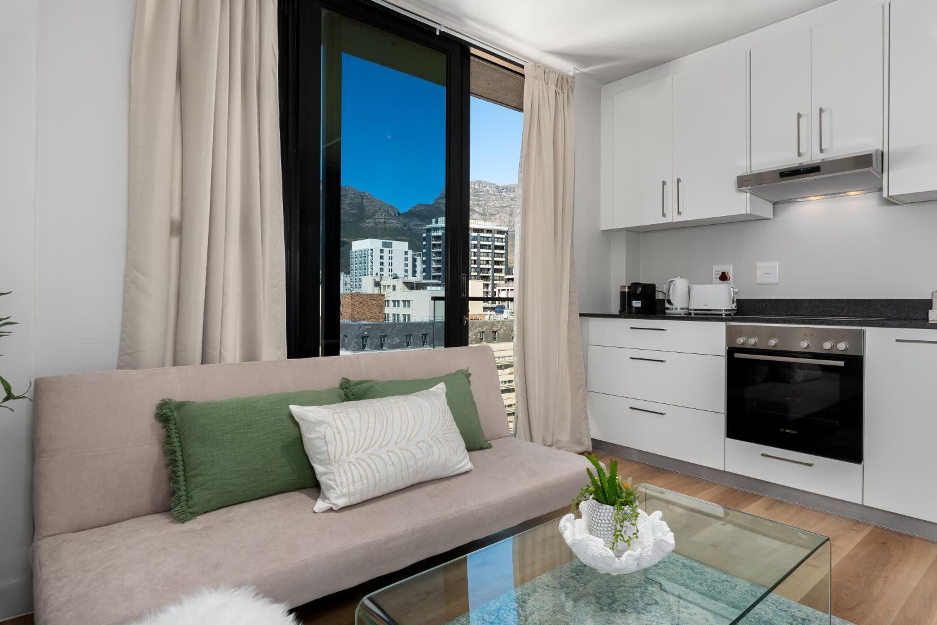Studio with Balcony - Photo 13