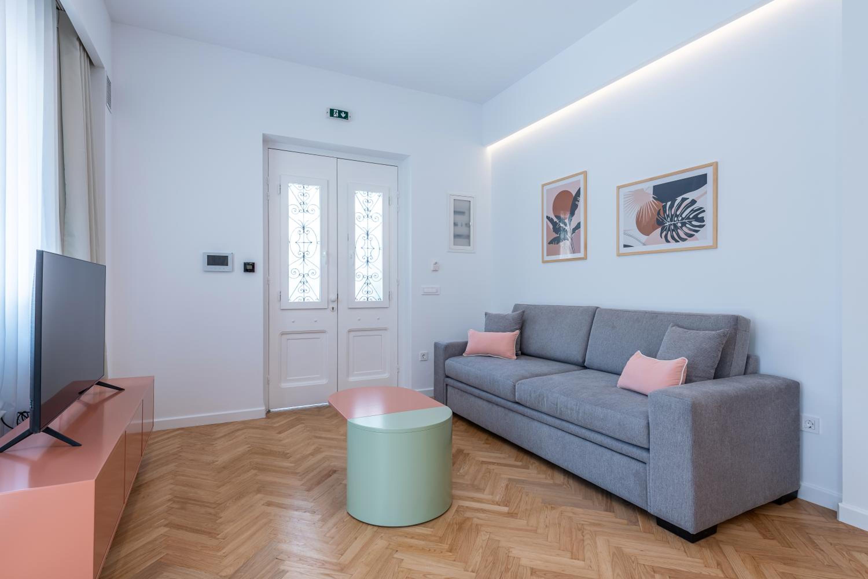 Apartment with Mountain View