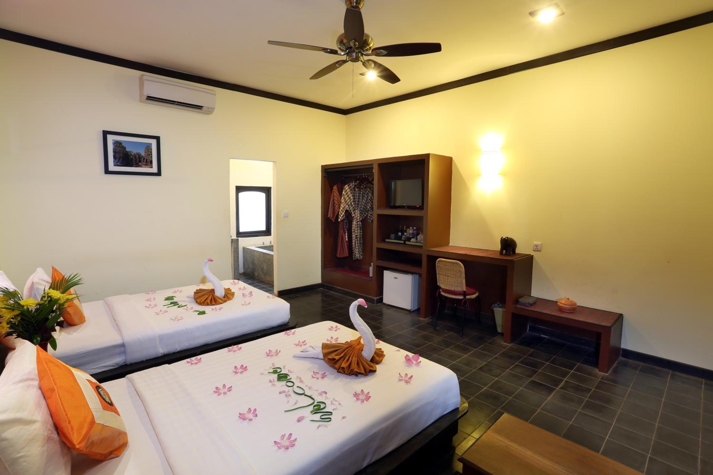 Junior Suite With Balcony and Pool View - Free Pickup photo 2