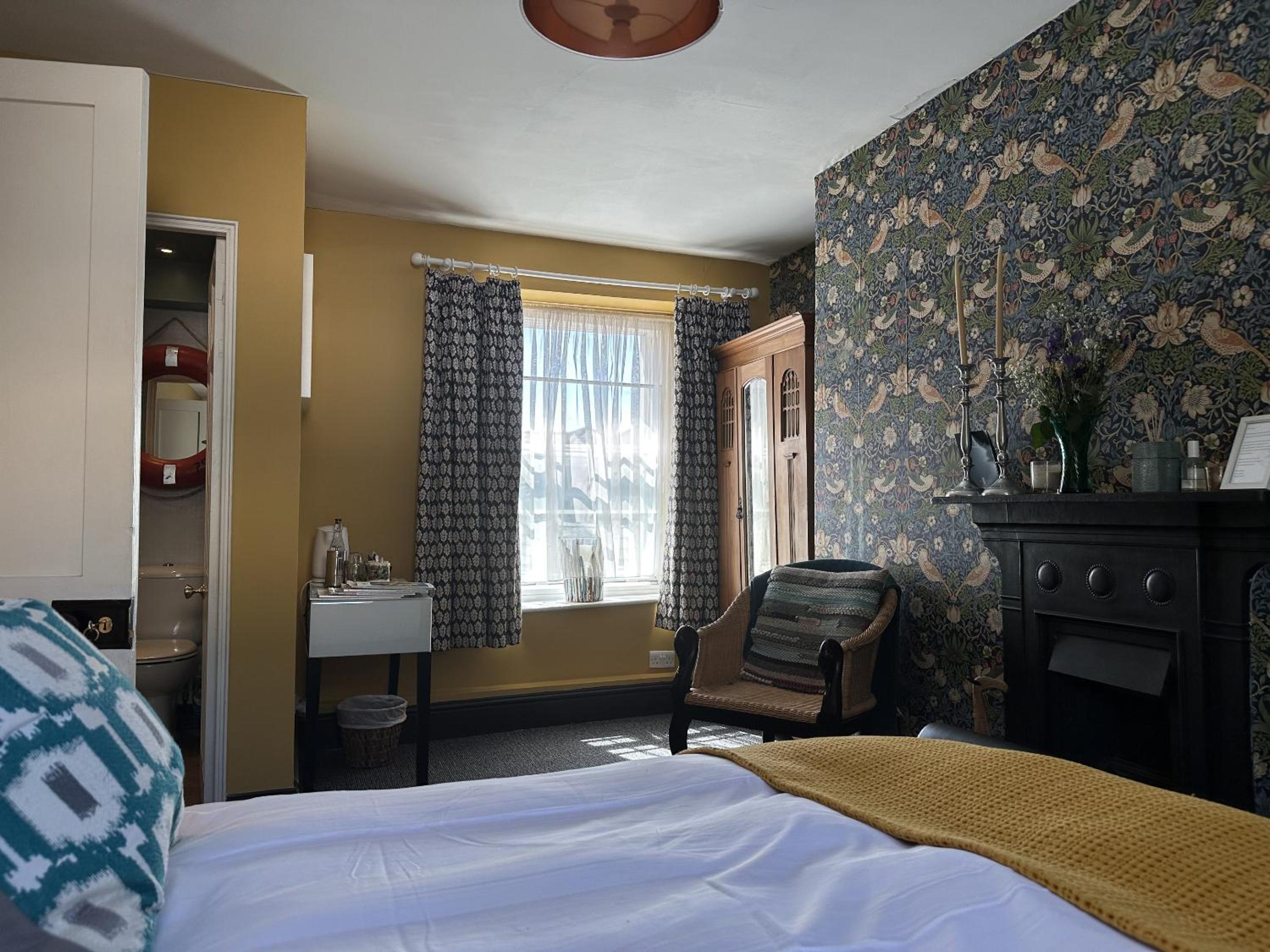 Superior King Room with Shower