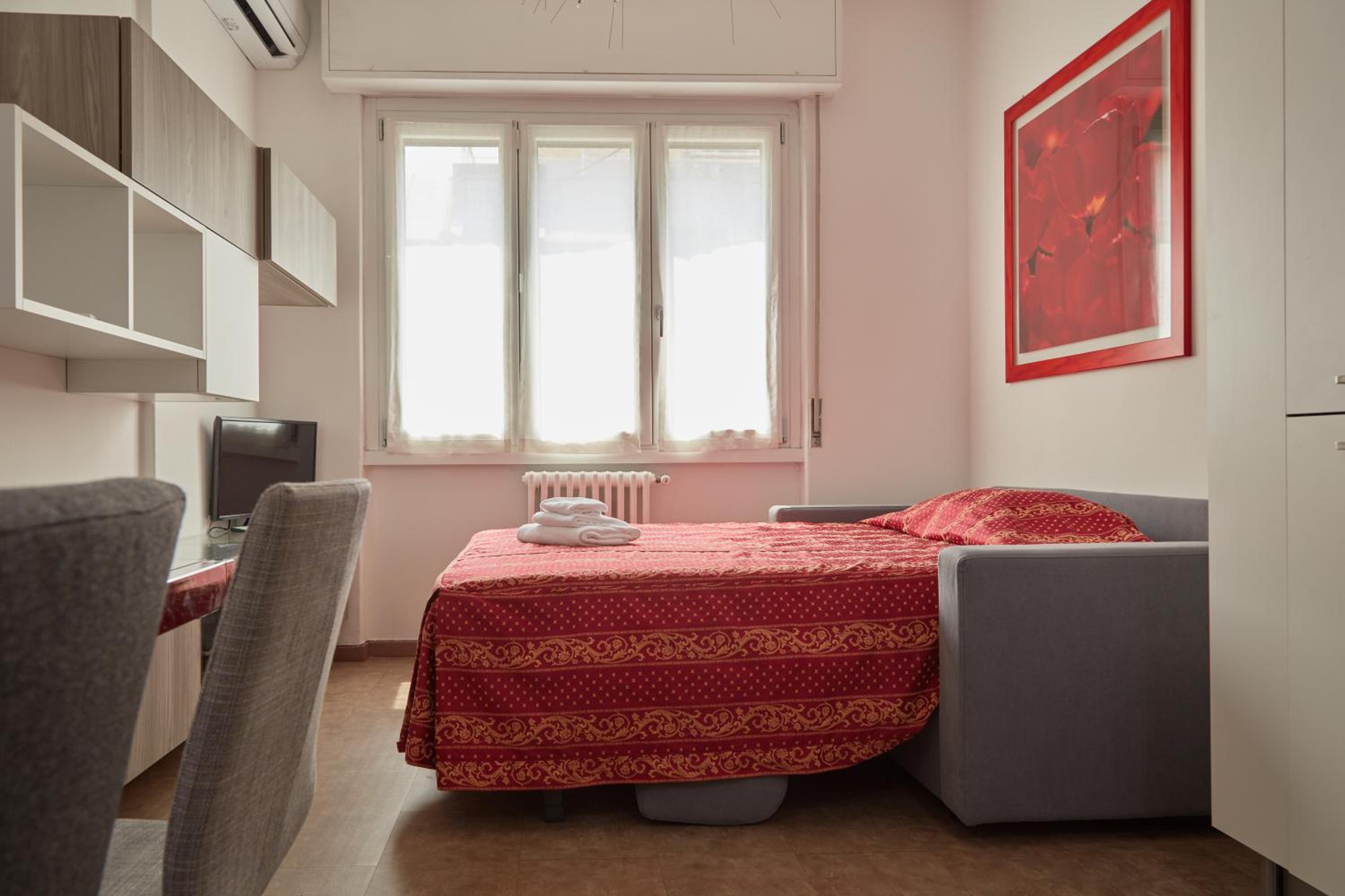 One-Bedroom Apartment - Annex