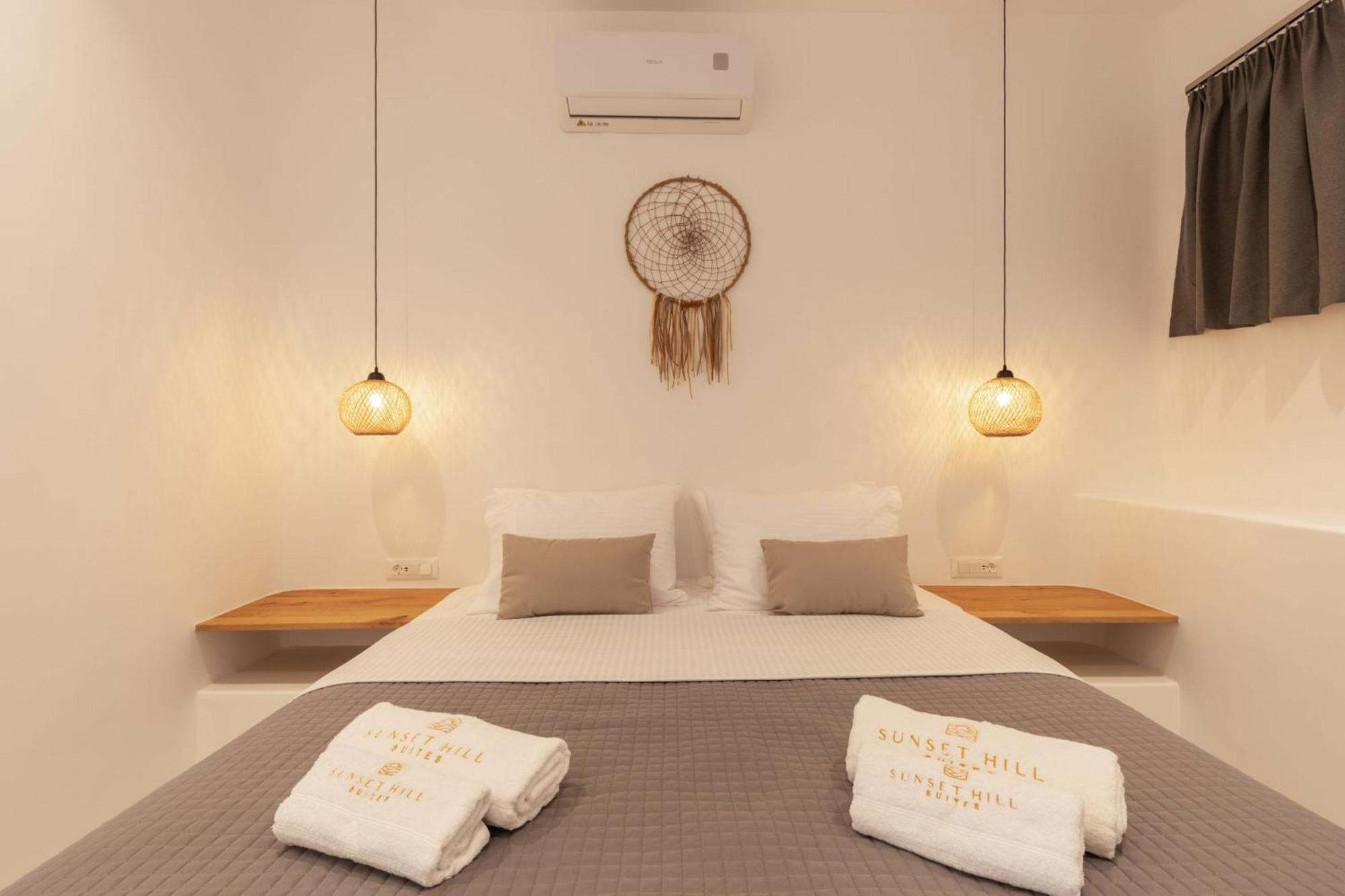 Deluxe Suite with Sea View - Photo 5