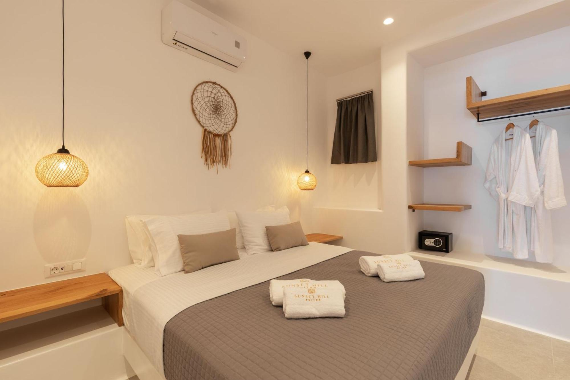 Deluxe Suite with Sea View - Photo 8