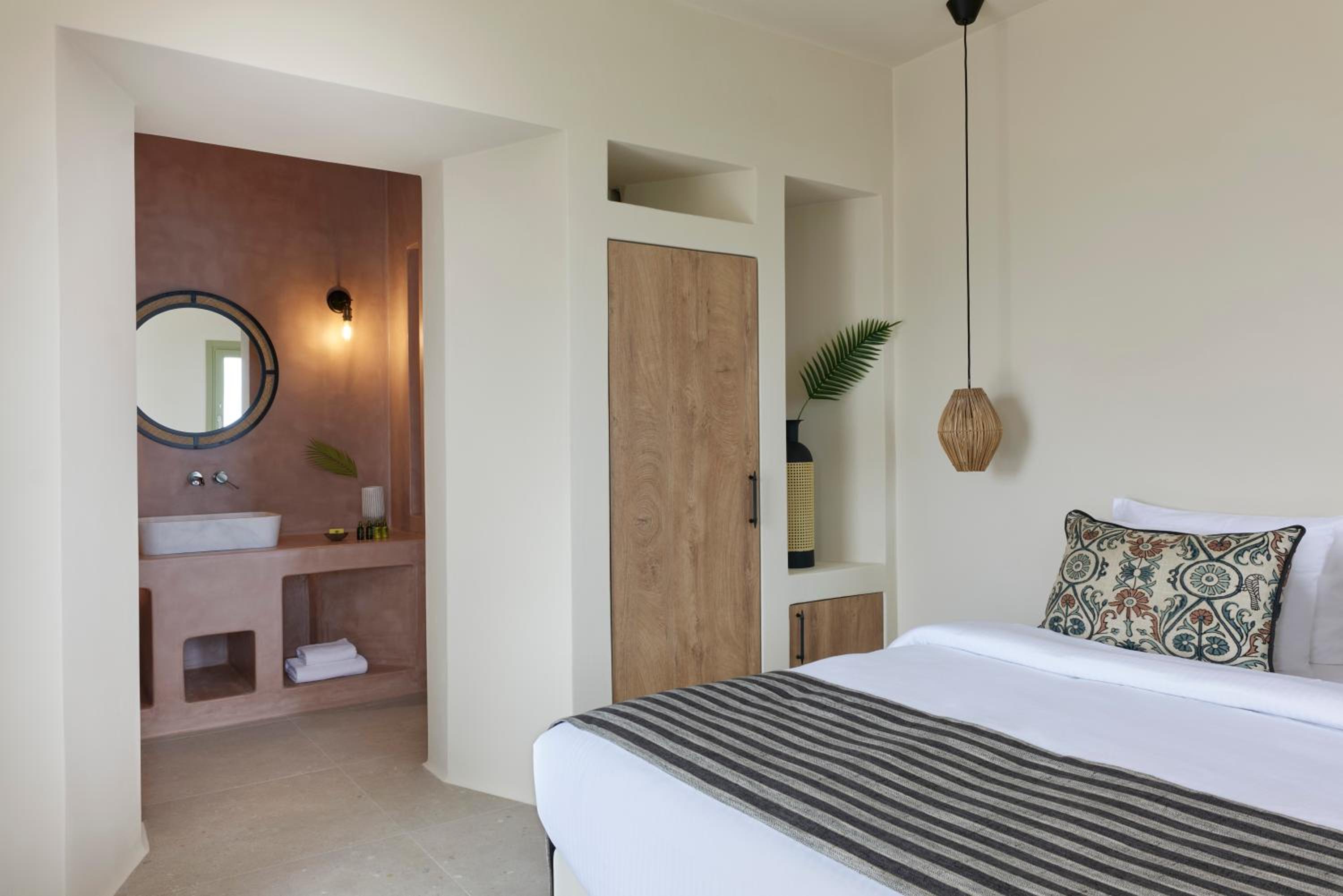 Deluxe Suite Sea View with Jetted Tub photo 1